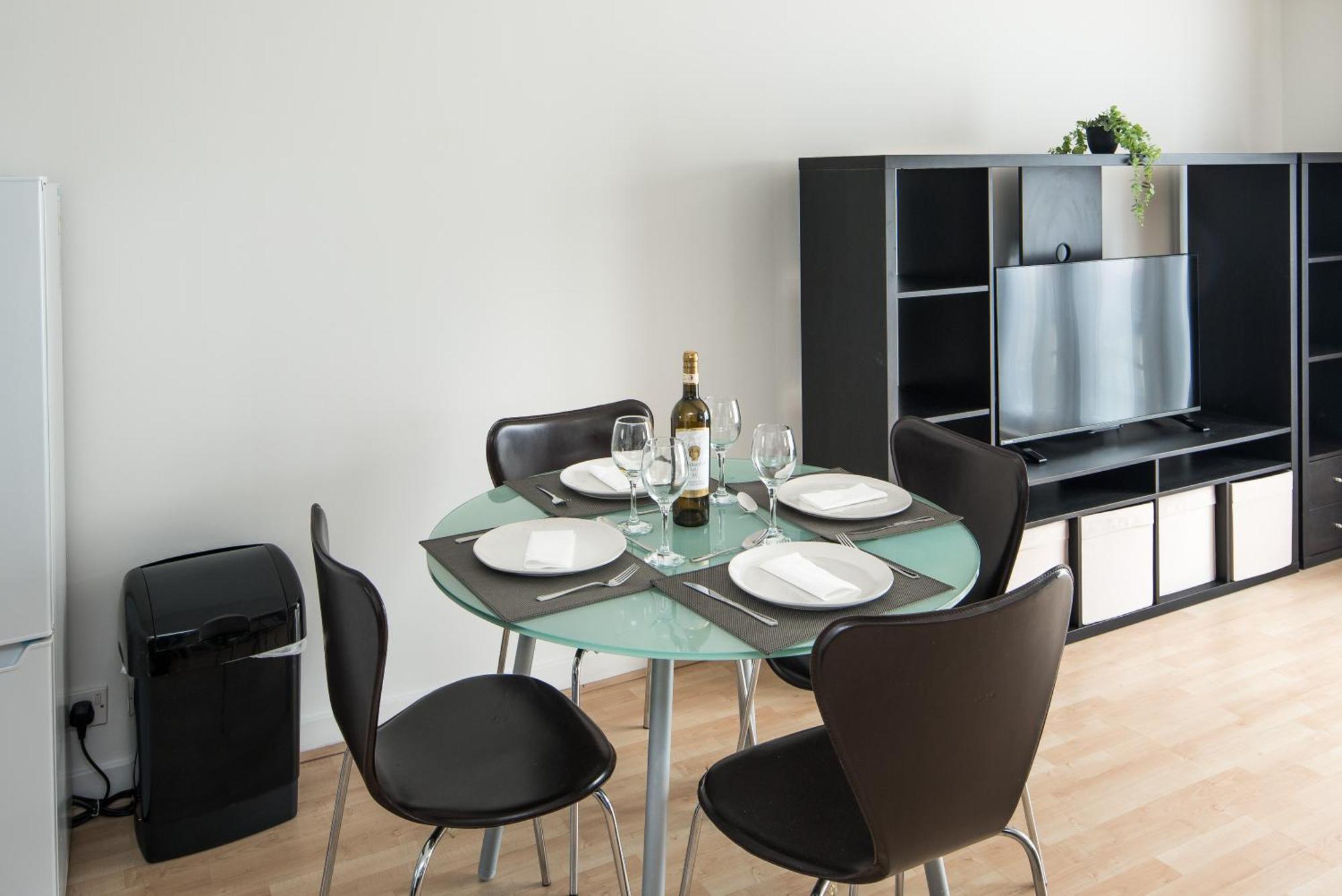 Work Friendly Flat Bridge Near Guys Hospital And Borough Market * London