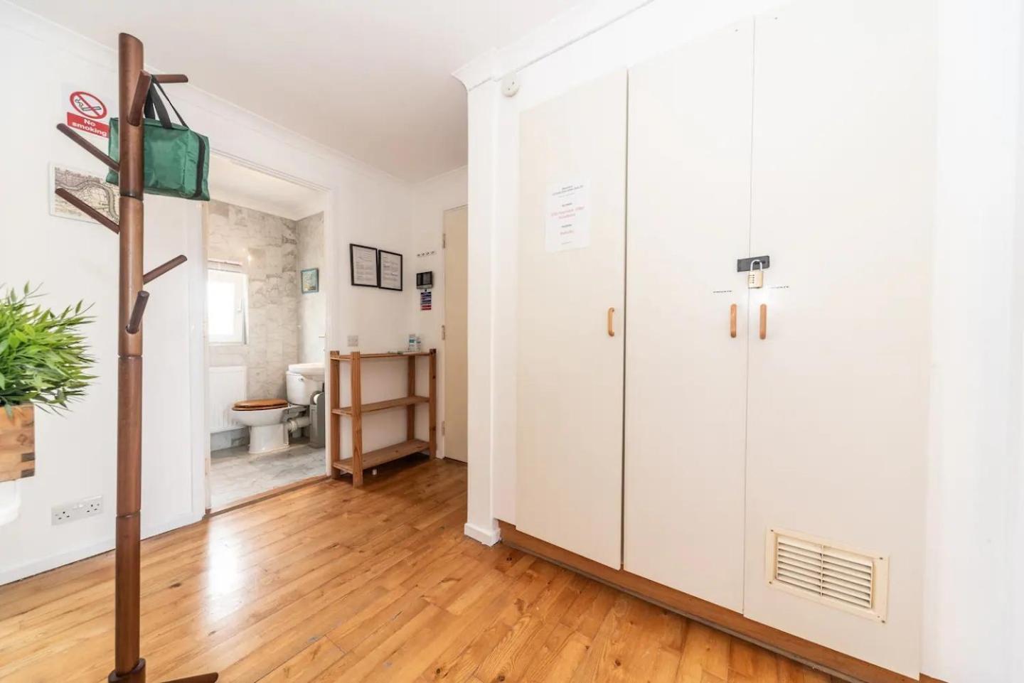 Apartment Sunny Maisonette With Views Over Canary Wharf, London