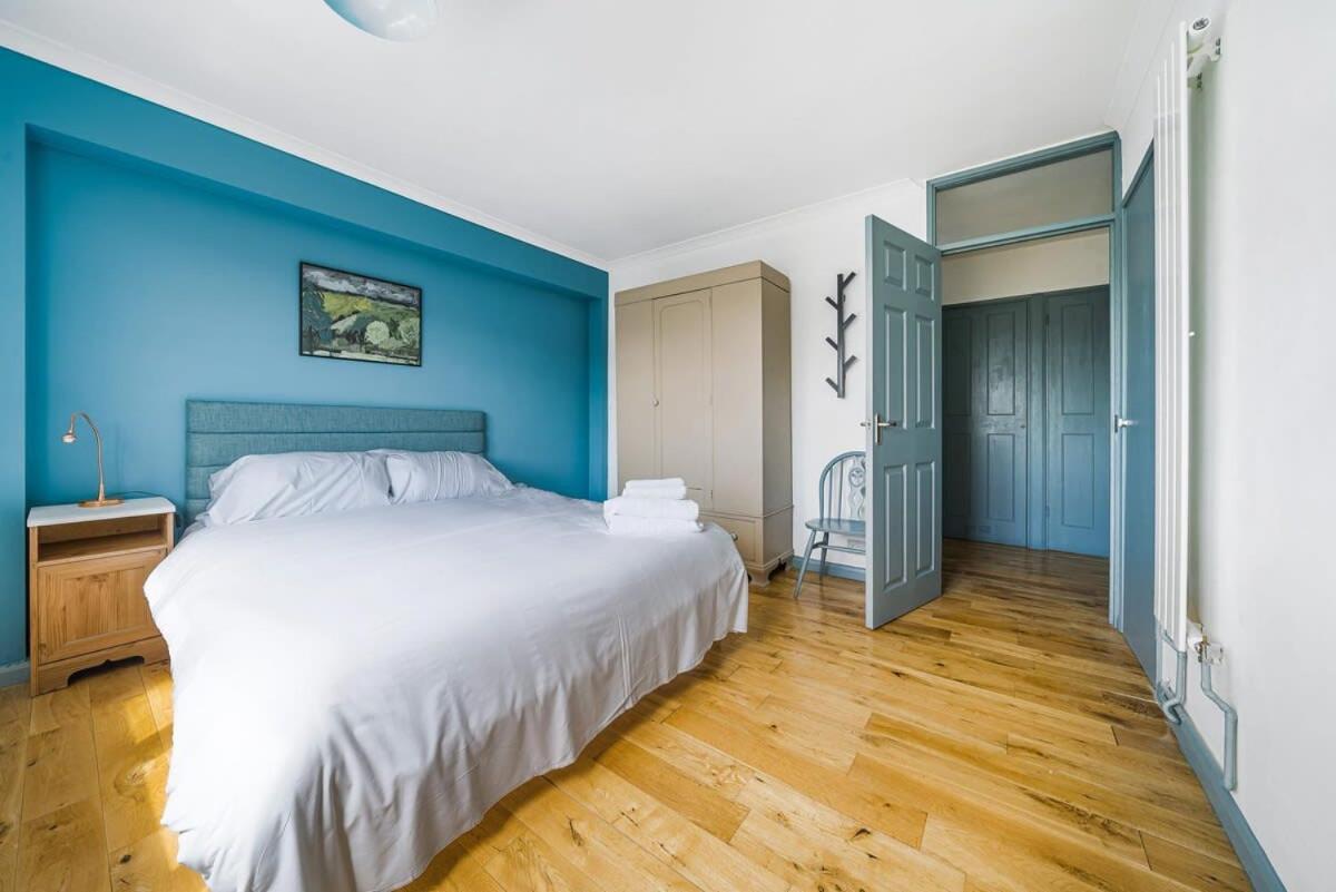2 Bedroom Central With Views *