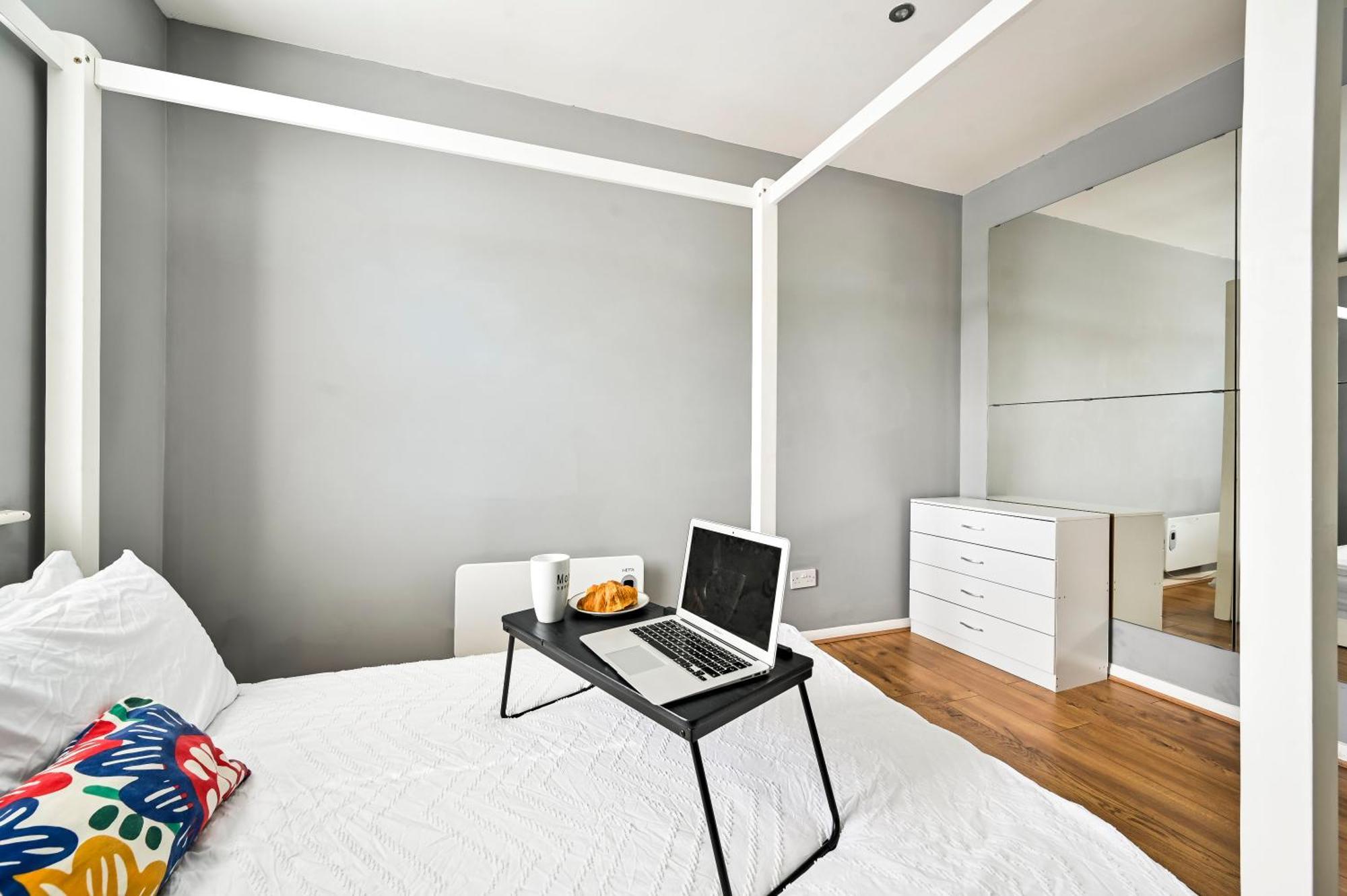 Cosy 1-Bed E15, Sleeps 4, 1 Min From Tube Station Near O2 Arena Londen