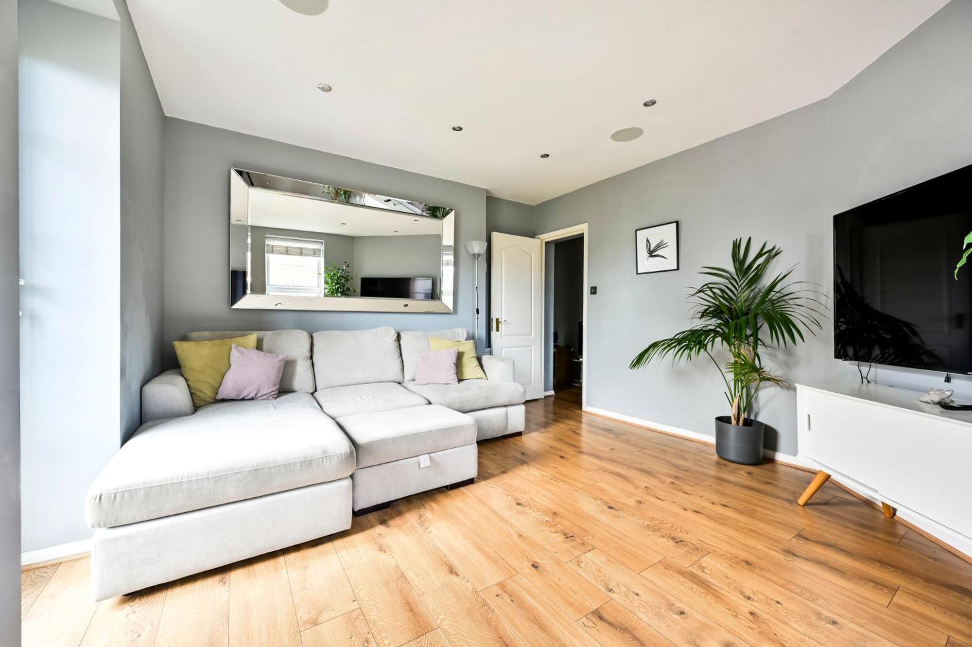 Cosy 1-Bed E15, Sleeps 4, 1 Min From Tube Station Near O2 Arena Londen
