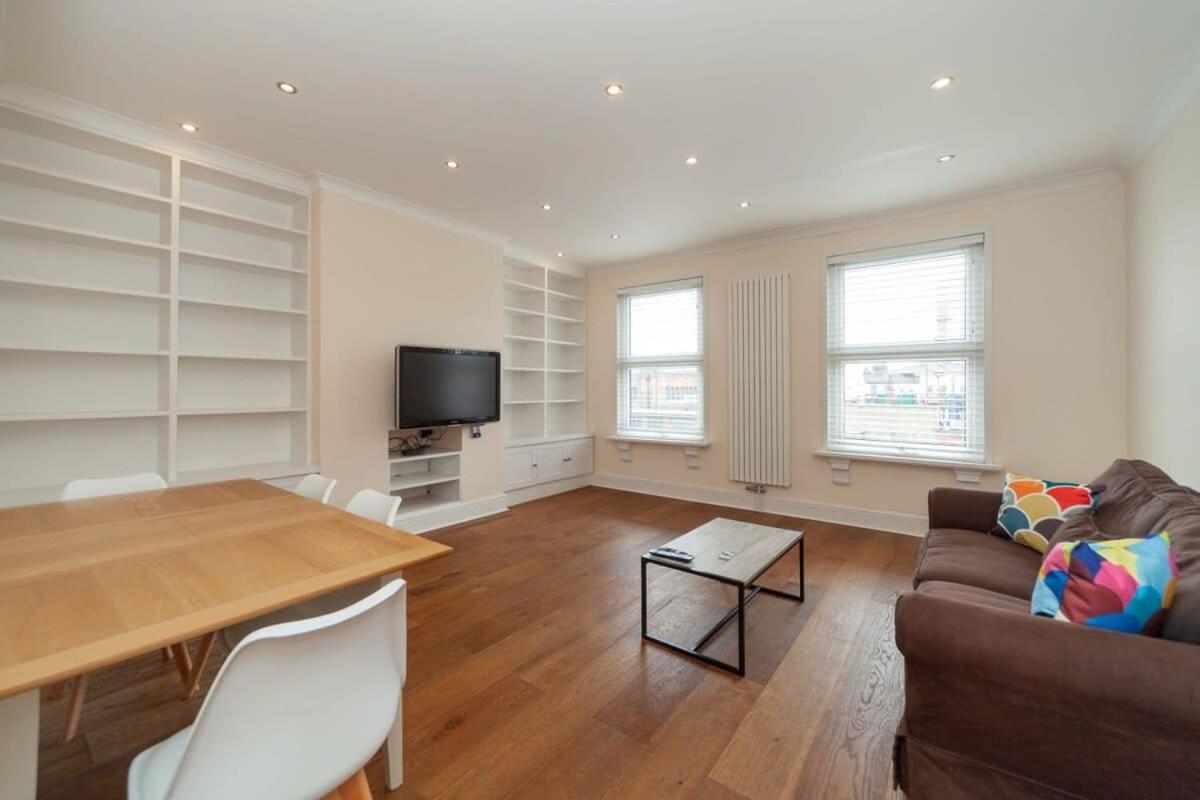 Spacious 2 Bedroom Maisonette In Stratford Lägenhet