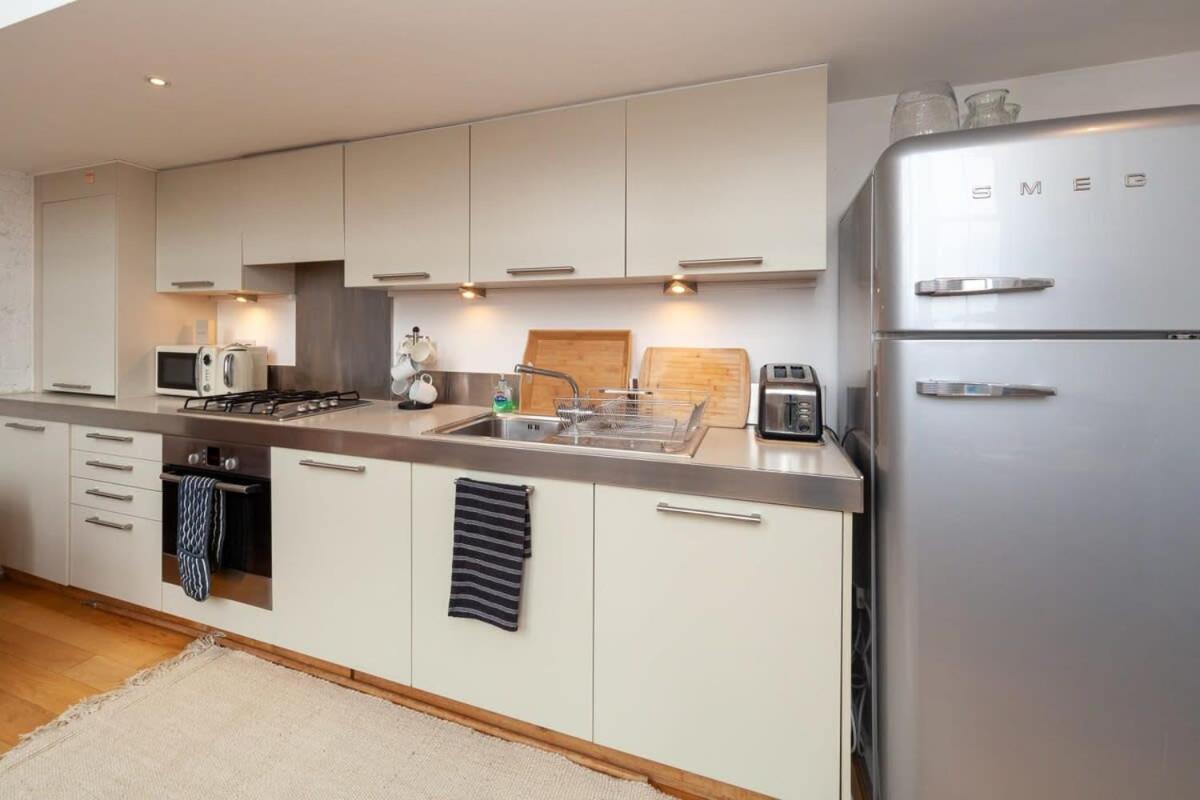 Charming 1 Bedroom In Old School House Lejlighed London