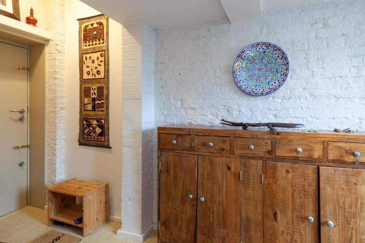 Charming 1 Bedroom In Old School House Lejlighed London