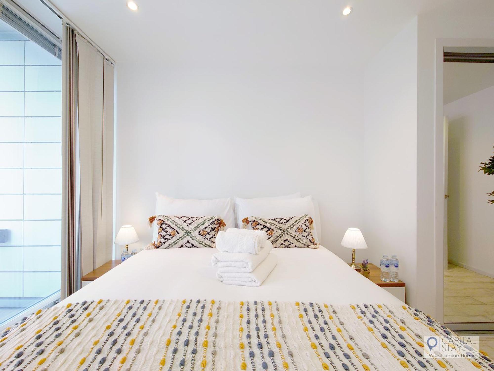 Deluxe One Bed By Excel & O2 Appartement Londen