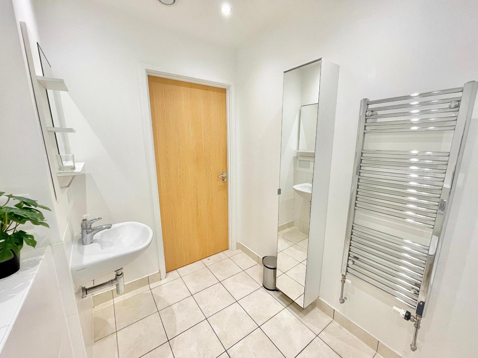 Modern Patio Flat Close To Tower Bridge London