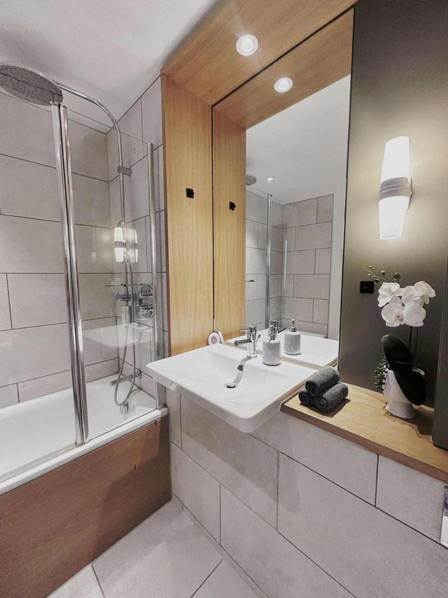 Lägenhet Apartment-newham-sleeps2-balcony-89ws