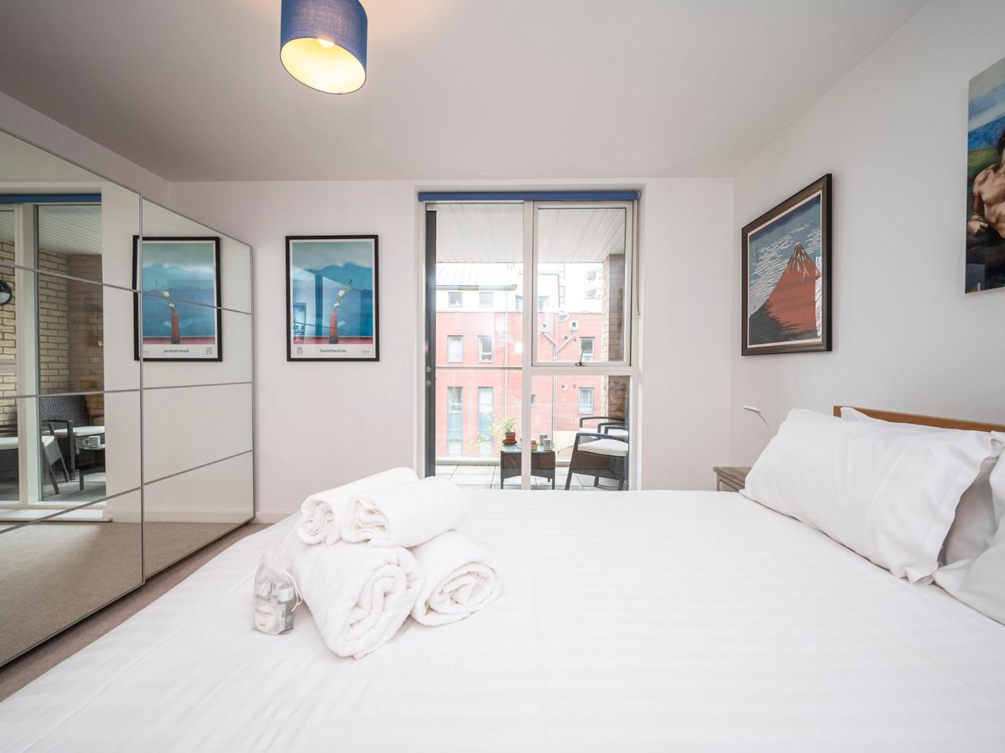 Near Tower Bridge And Tube Pass The Keys Apartment London
