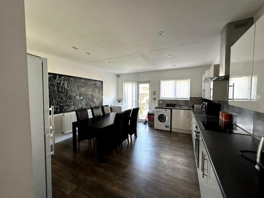 Holiday home Spacious Holiday Near Tube Station - By Starlet