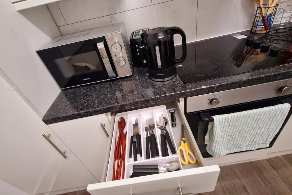 2 Bed Apartment, Near Canary Wharf, O2, Excel, Airport Apartment London