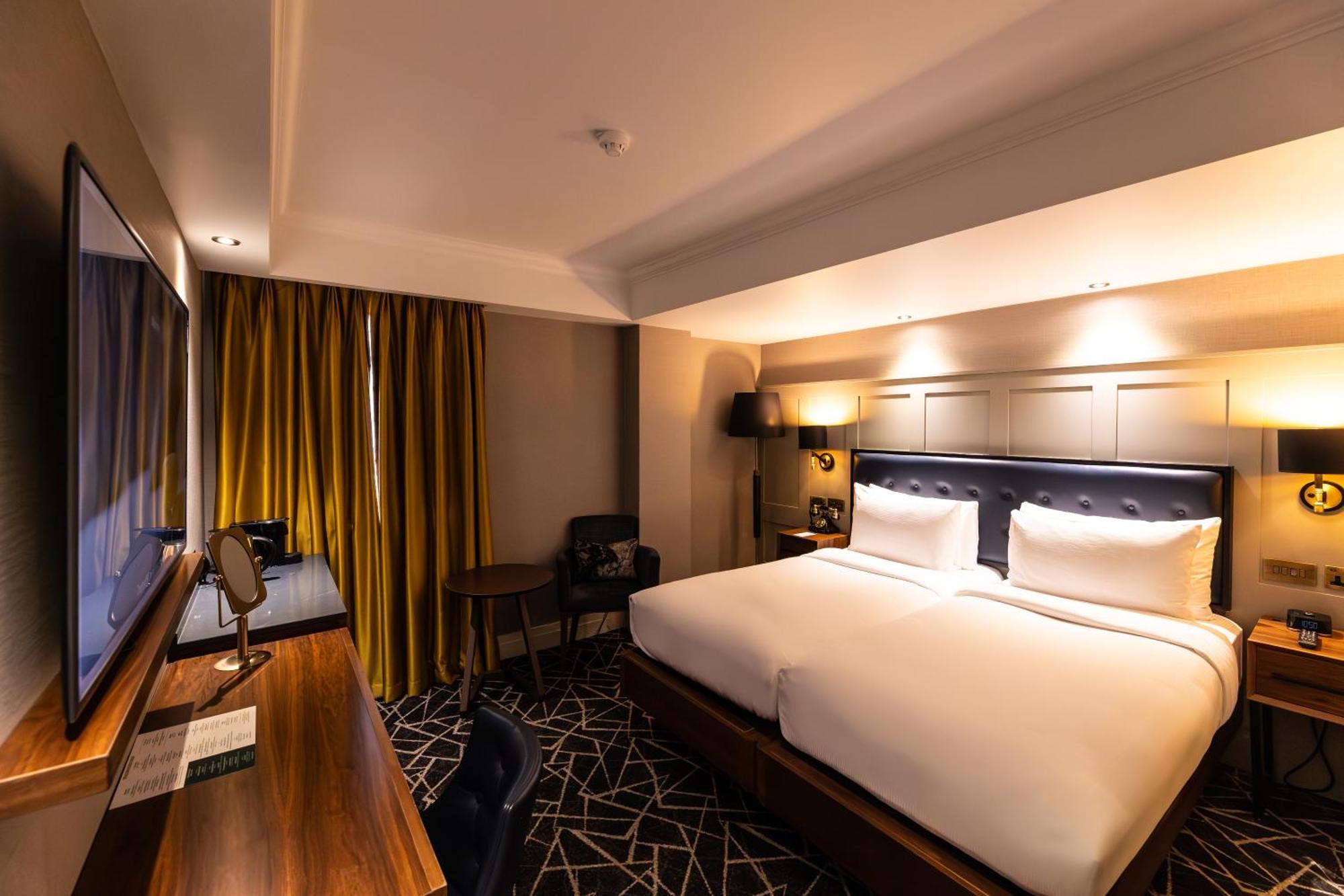 100 Queen's Gate London, Curio Collection By Hilton