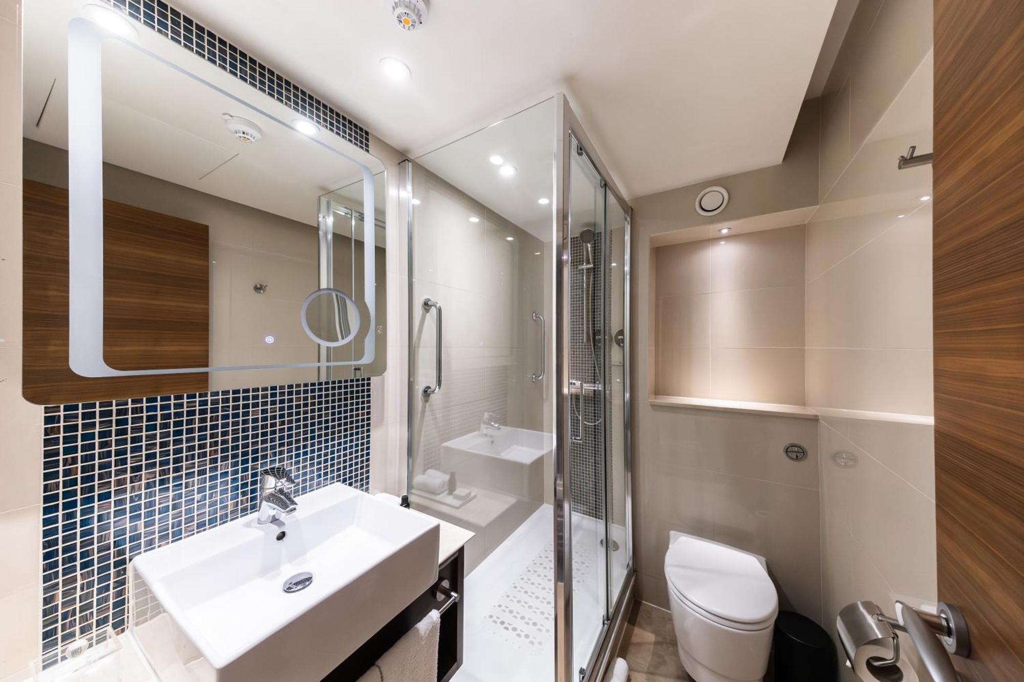 100 Queen's Gate London, Curio Collection By Hilton Hotel London