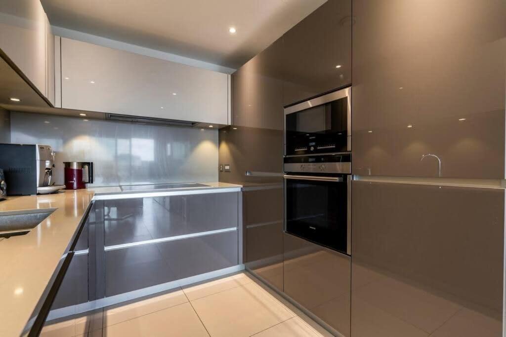 1 Bedroom Penthouse Flat In East Appartement *