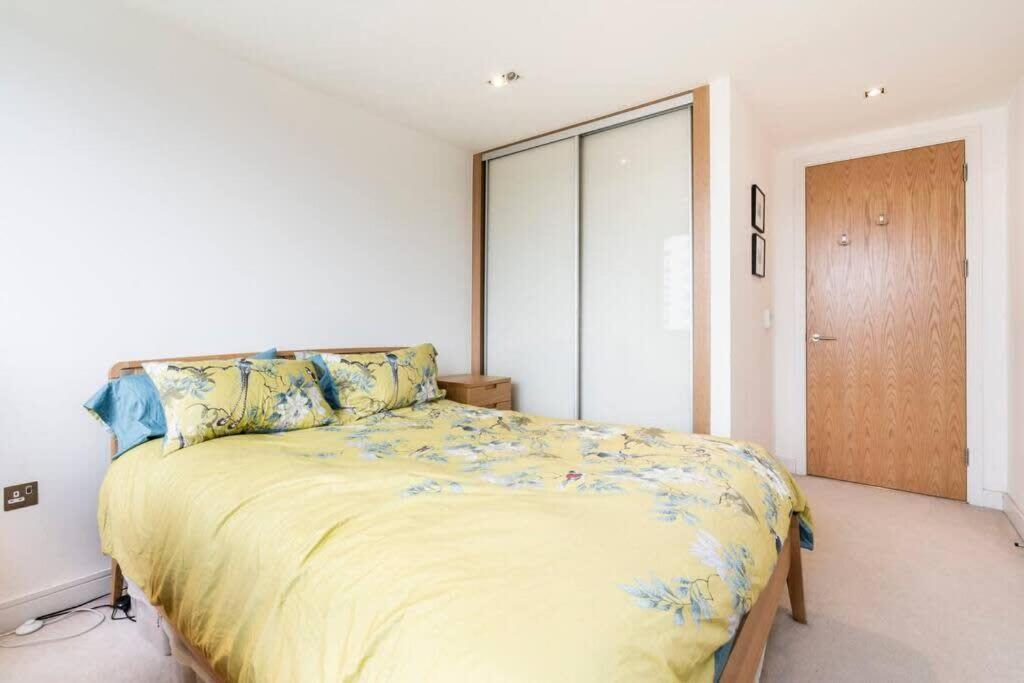 1 Bedroom Penthouse Flat In East Appartement *