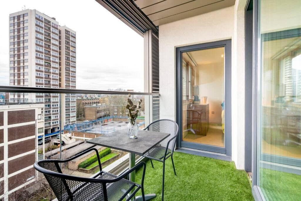 Appartement 1 Bedroom Penthouse Flat In East
