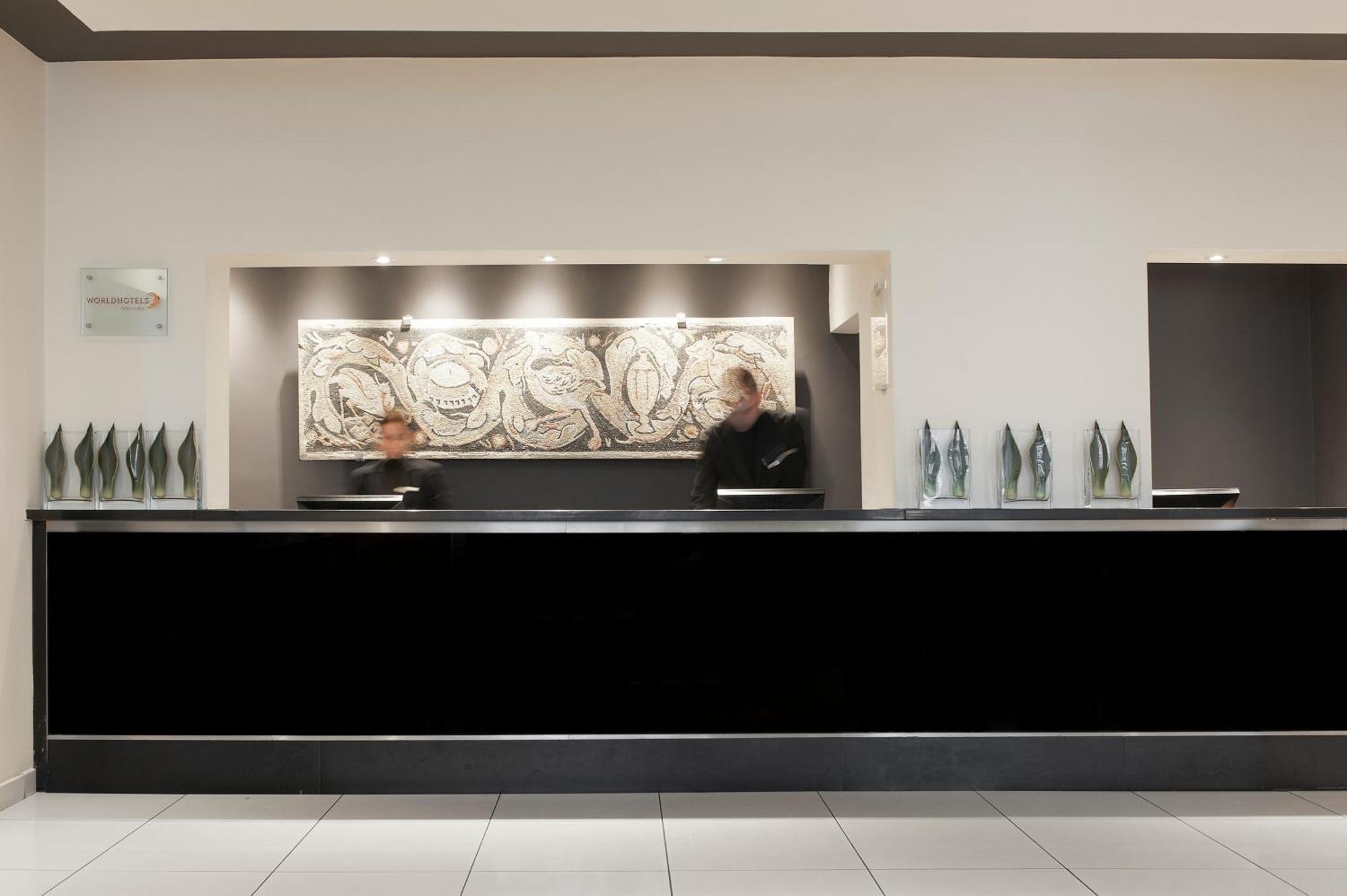 Hotell The Caesar London