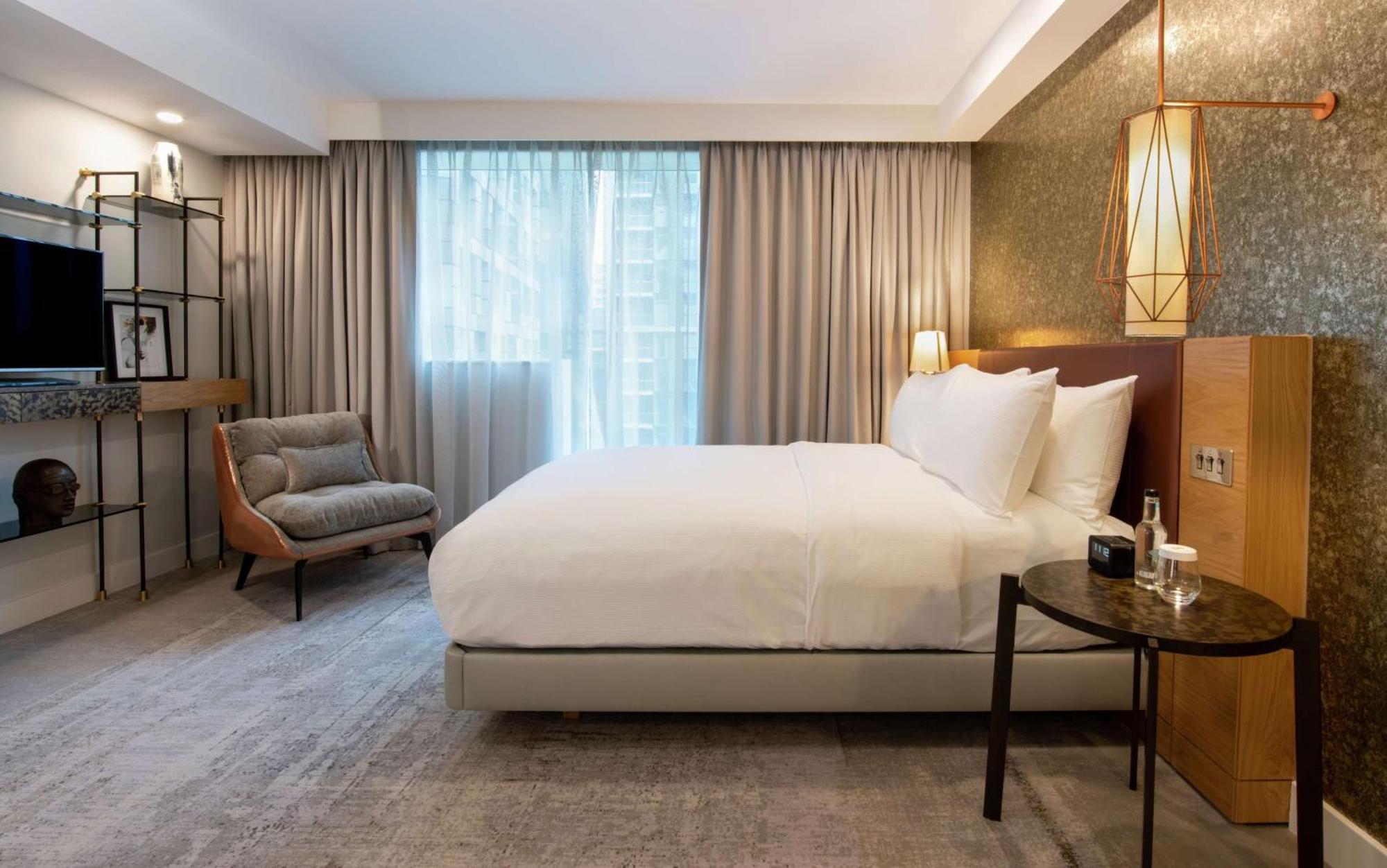 Lincoln Plaza London, Curio Collection By Hilton London