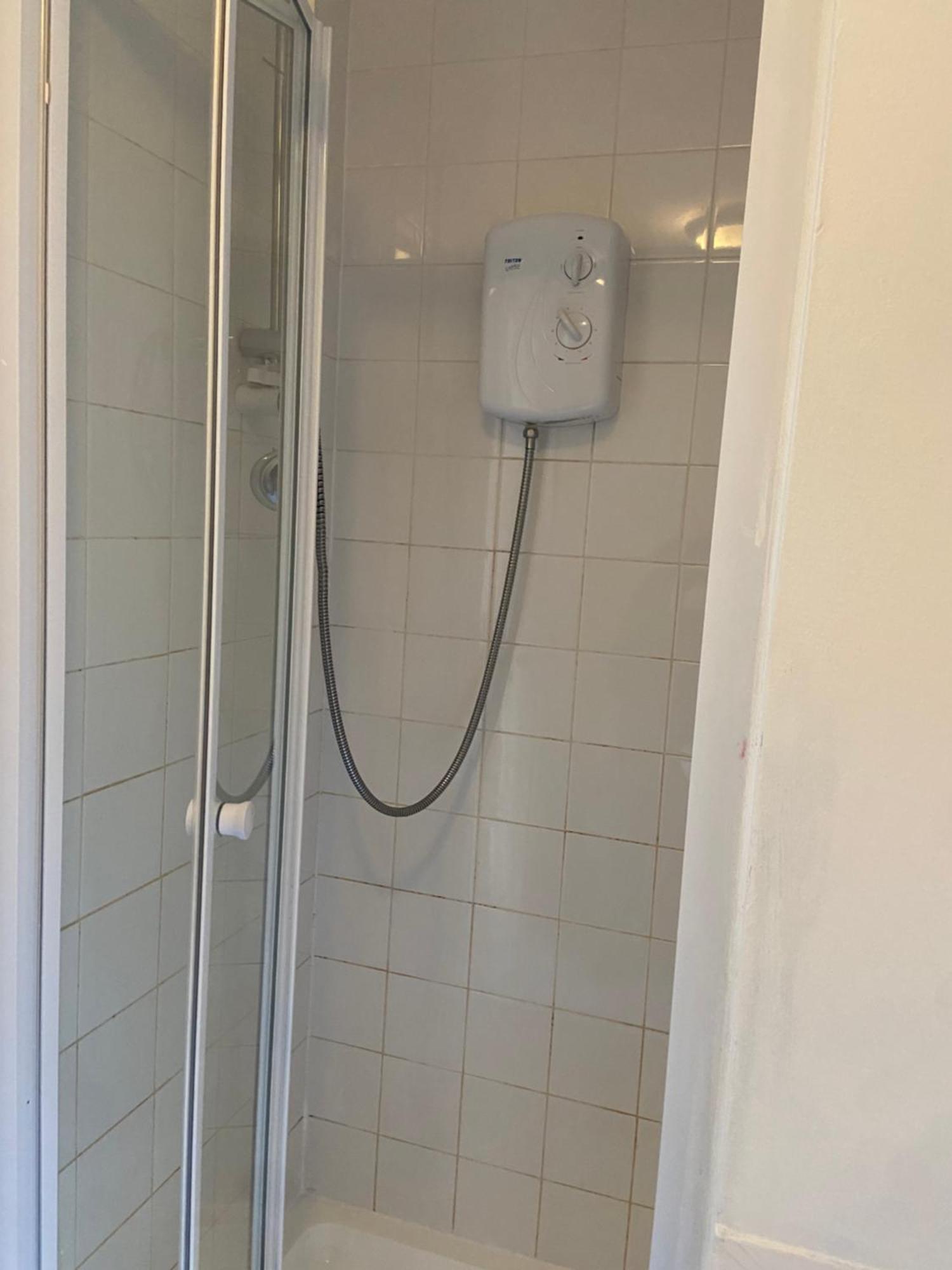 Beautiful 2 Bed Waterfront With Parking Perfect For Canary Wharf - 2 Bed 2 Bath With High Speed Wifi And Netflix And Parking London