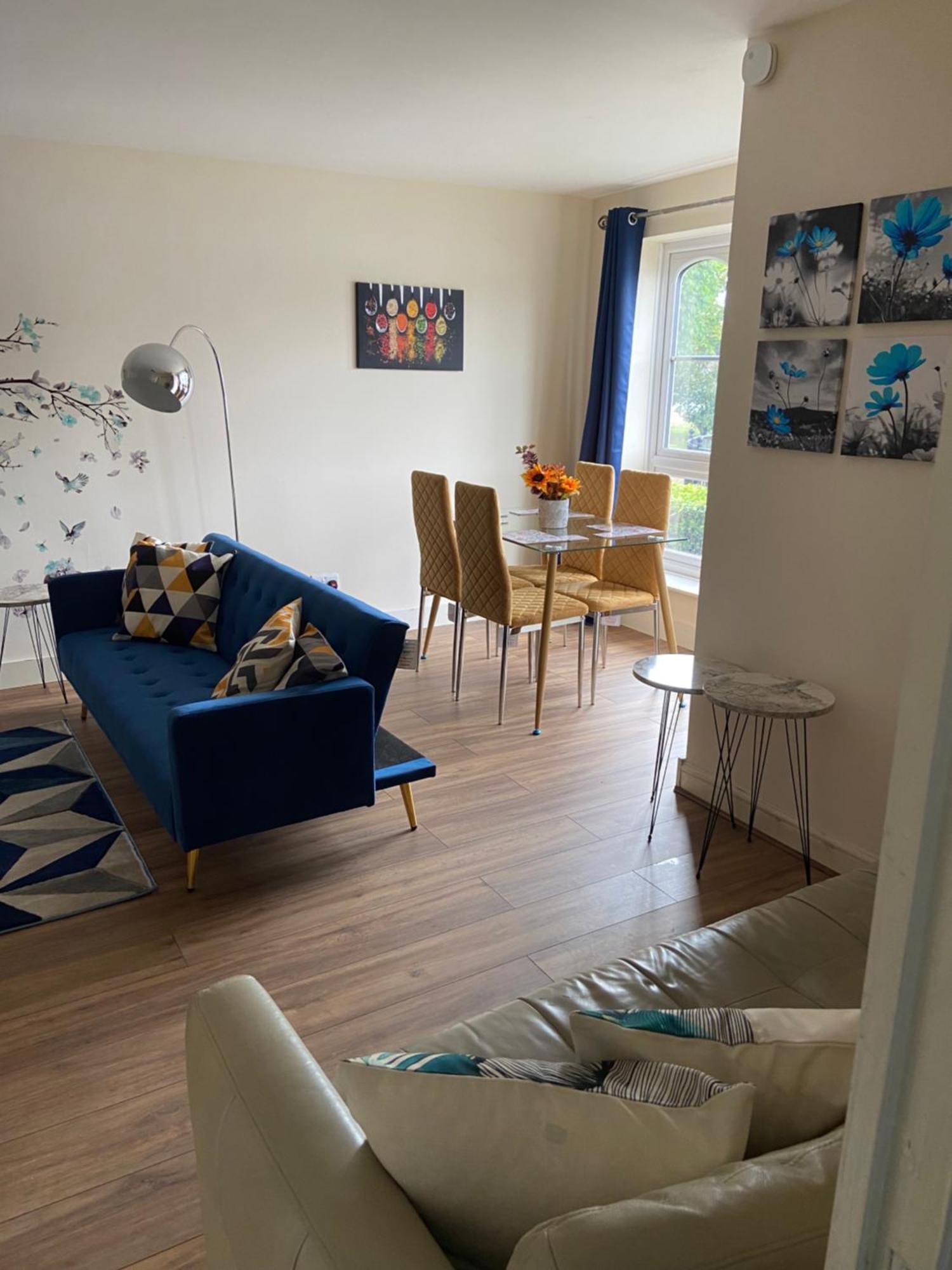 Lägenhet Beautiful 2 Bed Waterfront With Parking Perfect For Canary Wharf - 2 Bed 2 Bath With High Speed Wifi And Netflix And Parking London