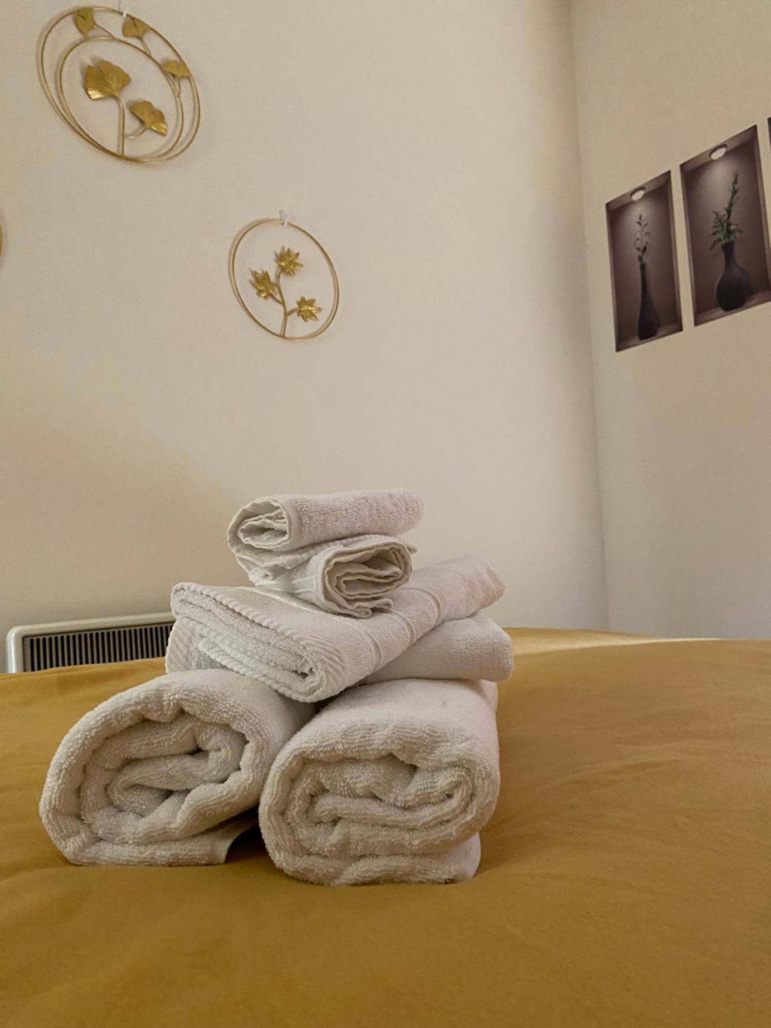 Lägenhet Beautiful 2 Bed Waterfront With Parking Perfect For Canary Wharf - 2 Bed 2 Bath With High Speed Wifi And Netflix And Parking *