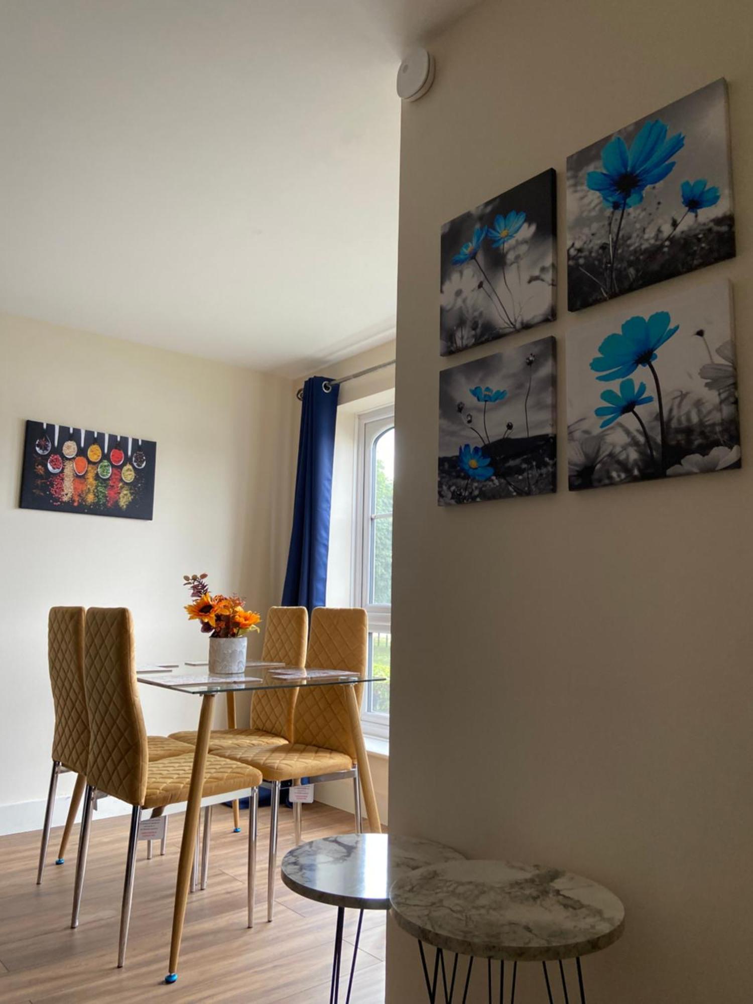 Beautiful 2 Bed Waterfront With Parking Perfect For Canary Wharf - 2 Bed 2 Bath With High Speed Wifi And Netflix And Parking London