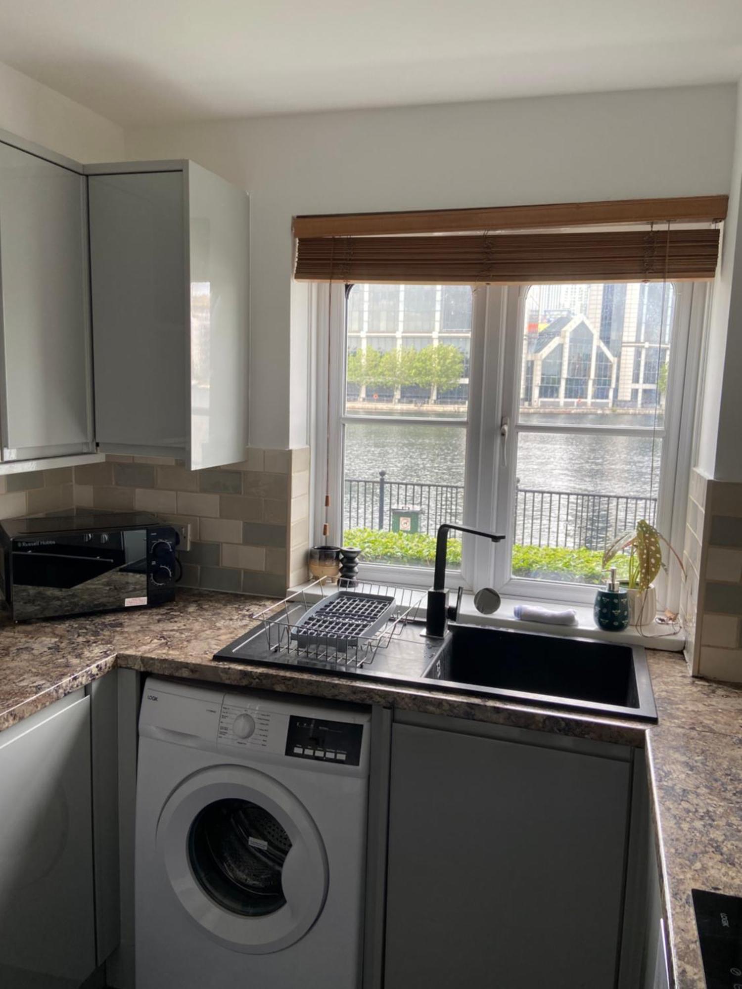 Lägenhet Beautiful 2 Bed Waterfront With Parking Perfect For Canary Wharf - 2 Bed 2 Bath With High Speed Wifi And Netflix And Parking London