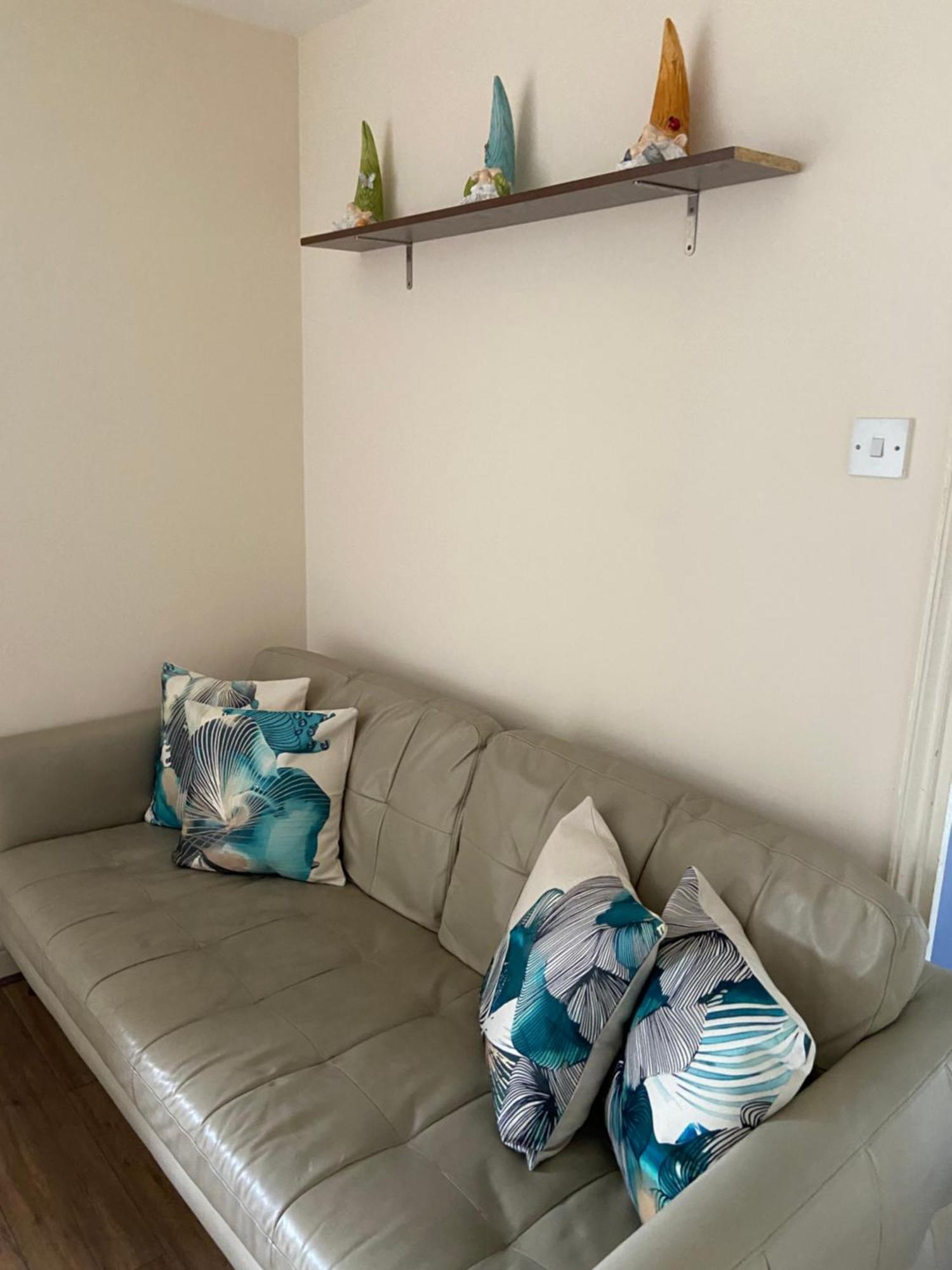 Lägenhet Beautiful 2 Bed Waterfront With Parking Perfect For Canary Wharf - 2 Bed 2 Bath With High Speed Wifi And Netflix And Parking