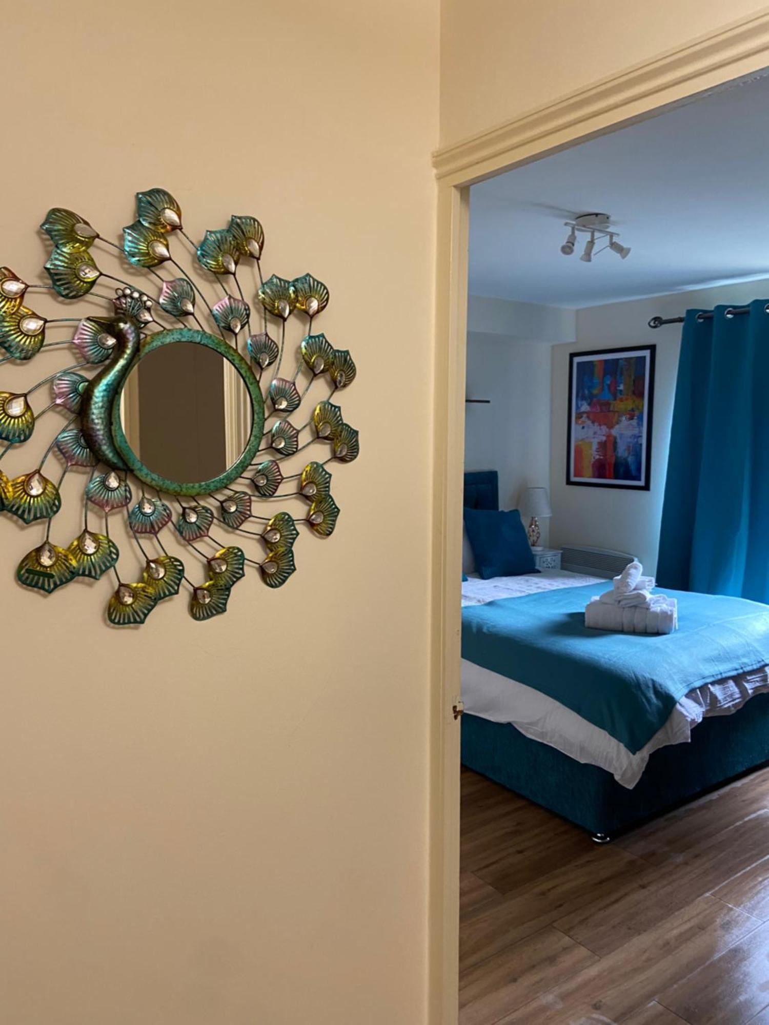 Lägenhet Beautiful 2 Bed Waterfront With Parking Perfect For Canary Wharf - 2 Bed 2 Bath With High Speed Wifi And Netflix And Parking *