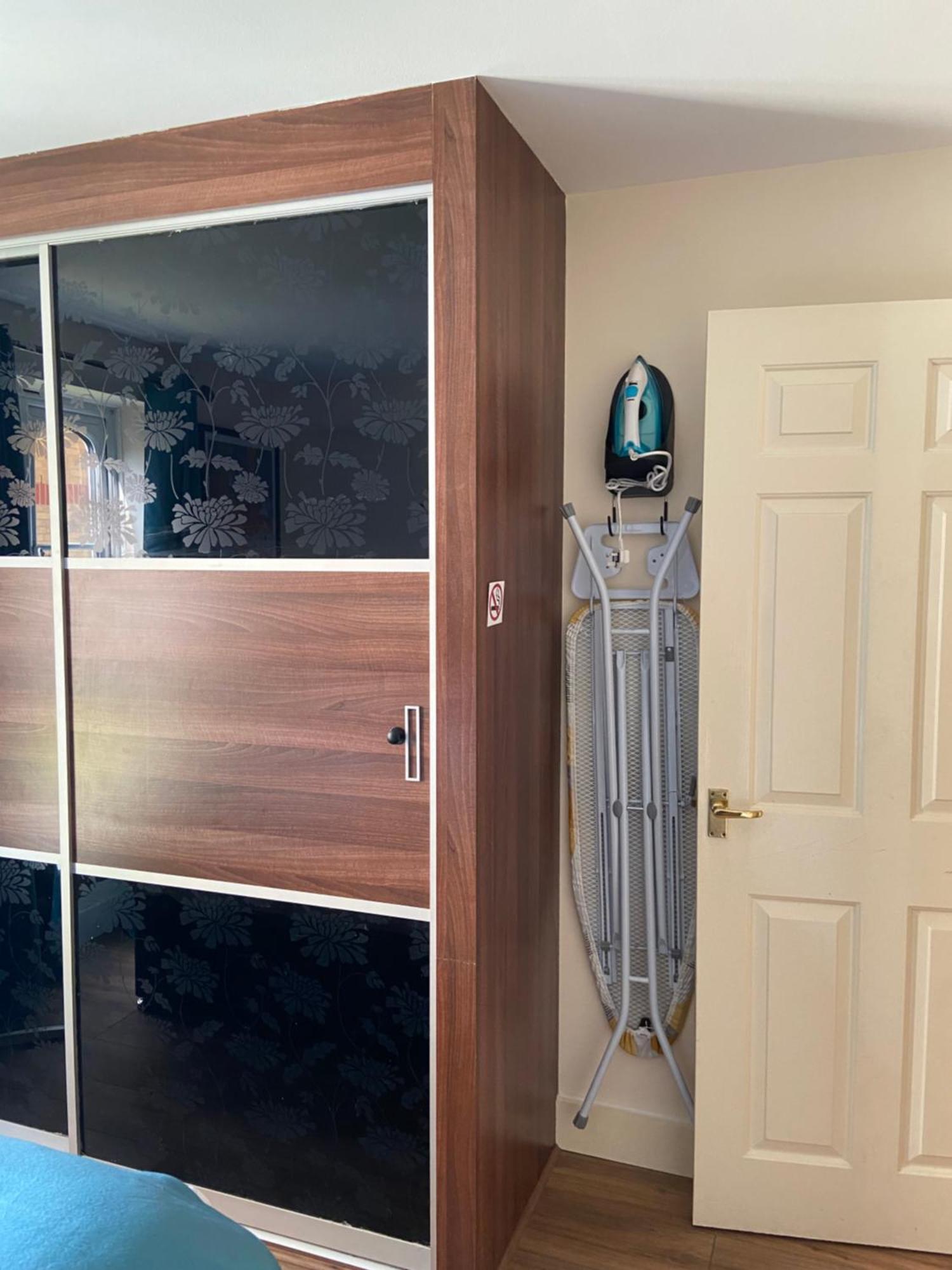 Lägenhet Beautiful 2 Bed Waterfront With Parking Perfect For Canary Wharf - 2 Bed 2 Bath With High Speed Wifi And Netflix And Parking