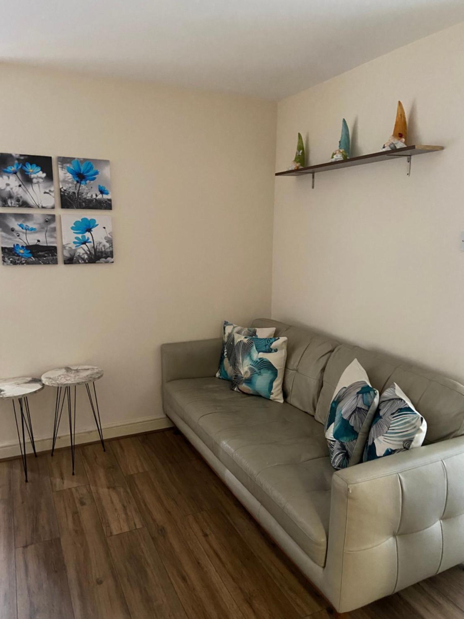 Lägenhet Beautiful 2 Bed Waterfront With Parking Perfect For Canary Wharf - 2 Bed 2 Bath With High Speed Wifi And Netflix And Parking