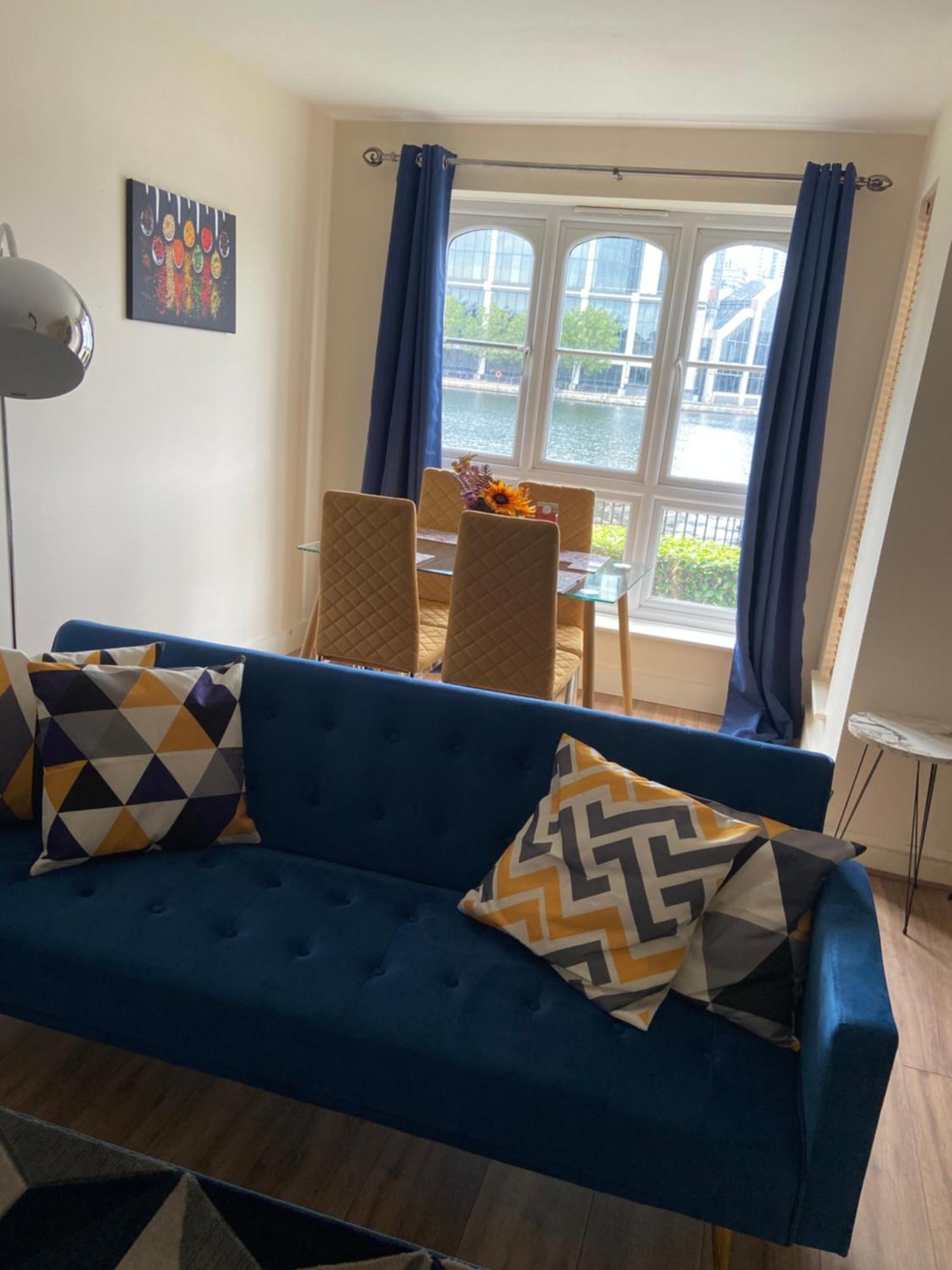 Lägenhet Beautiful 2 Bed Waterfront With Parking Perfect For Canary Wharf - 2 Bed 2 Bath With High Speed Wifi And Netflix And Parking *