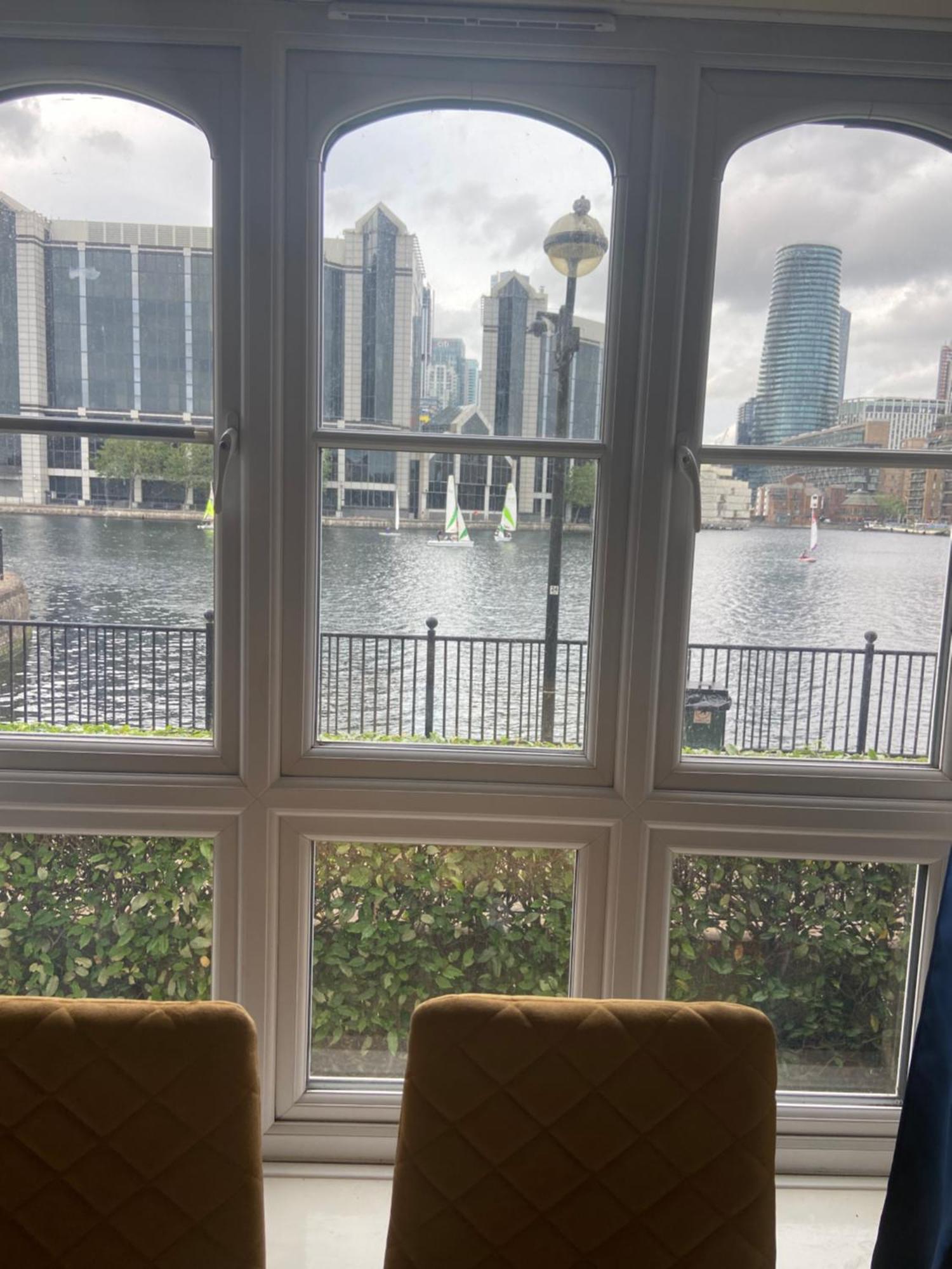 Lägenhet Beautiful 2 Bed Waterfront With Parking Perfect For Canary Wharf - 2 Bed 2 Bath With High Speed Wifi And Netflix And Parking