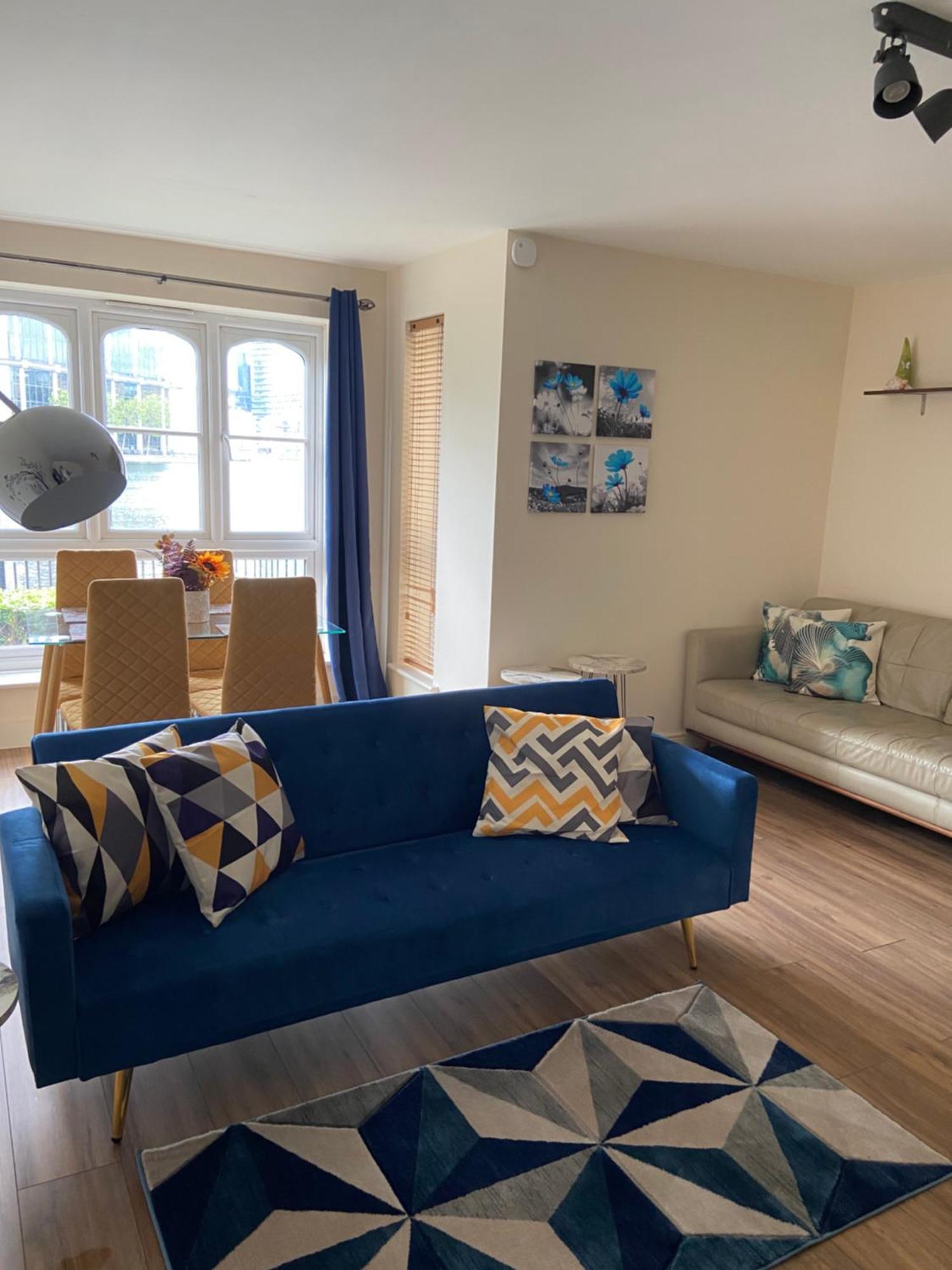 Lägenhet Beautiful 2 Bed Waterfront With Parking Perfect For Canary Wharf - 2 Bed 2 Bath With High Speed Wifi And Netflix And Parking *