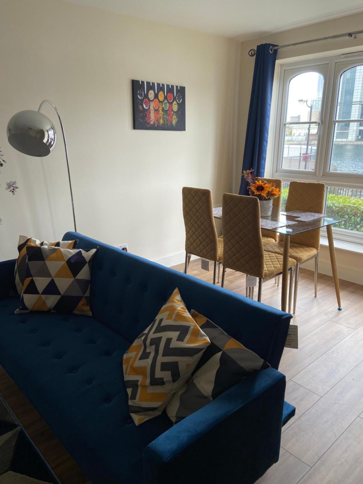 Beautiful 2 Bed Waterfront With Parking Perfect For Canary Wharf - 2 Bed 2 Bath With High Speed Wifi And Netflix And Parking London