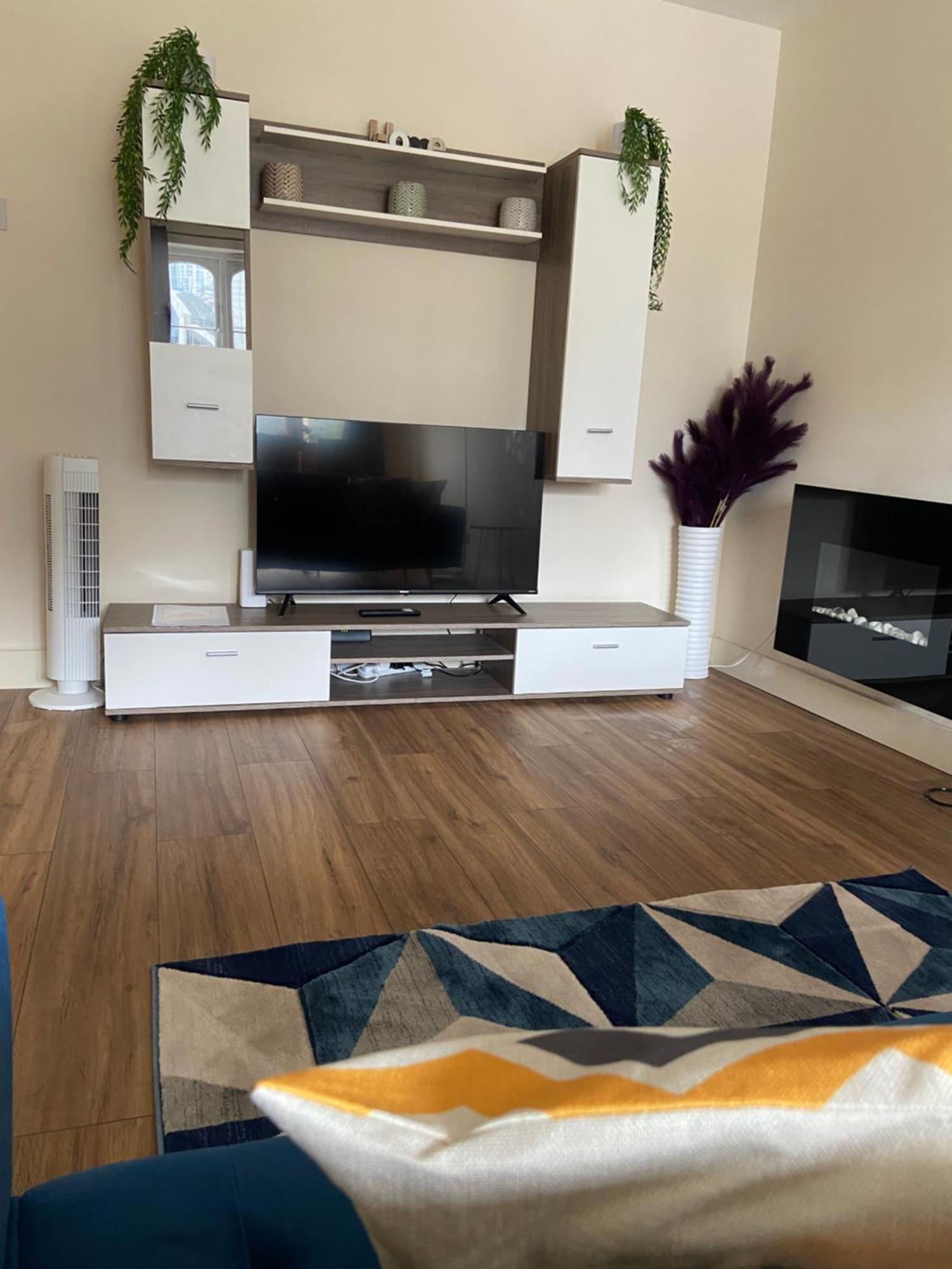 Beautiful 2 Bed Waterfront With Parking Perfect For Canary Wharf - 2 Bed 2 Bath With High Speed Wifi And Netflix And Parking London