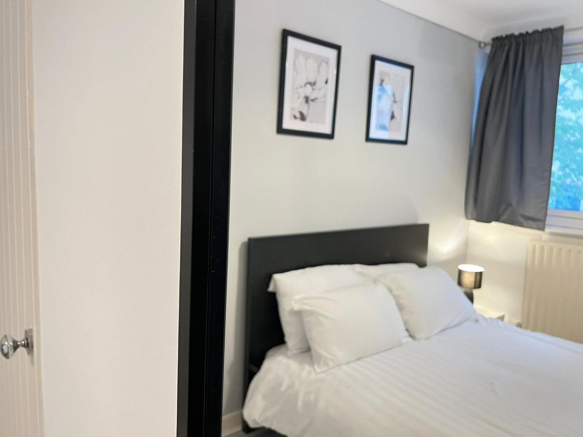 2 Bed Flat In Canary Wharf Londra