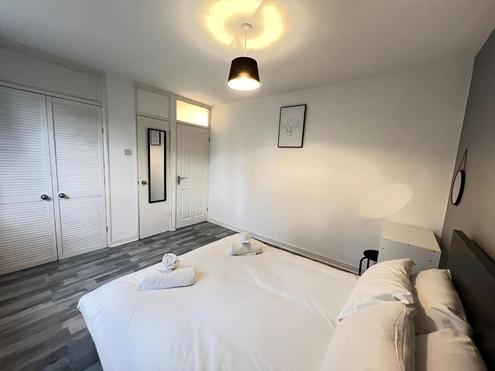 2 Bed Flat In Canary Wharf Londra