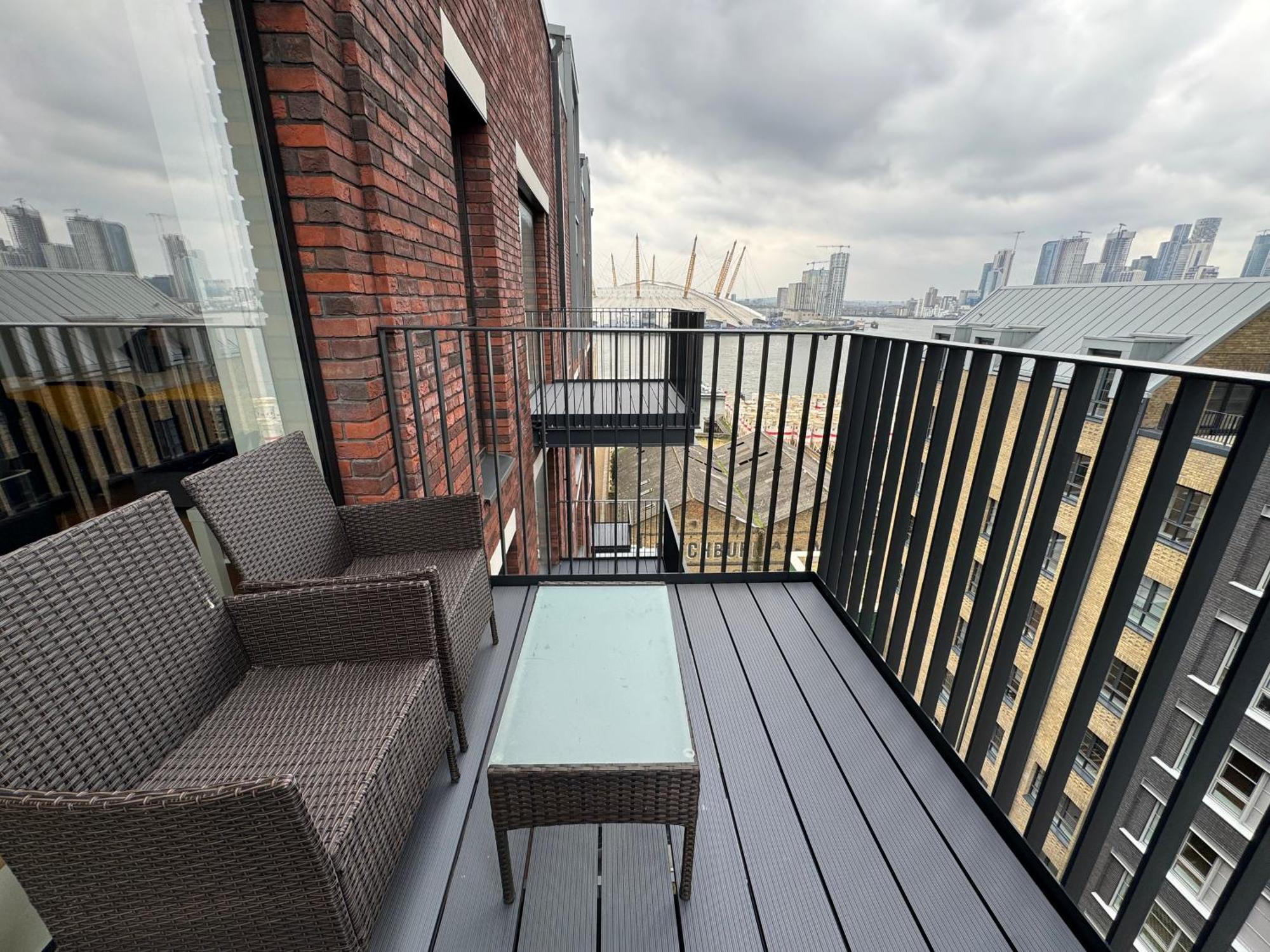 Luxury Flat With Balcony, River View, O2 Arena, Excel, Canary Wharf, Station Appartement *