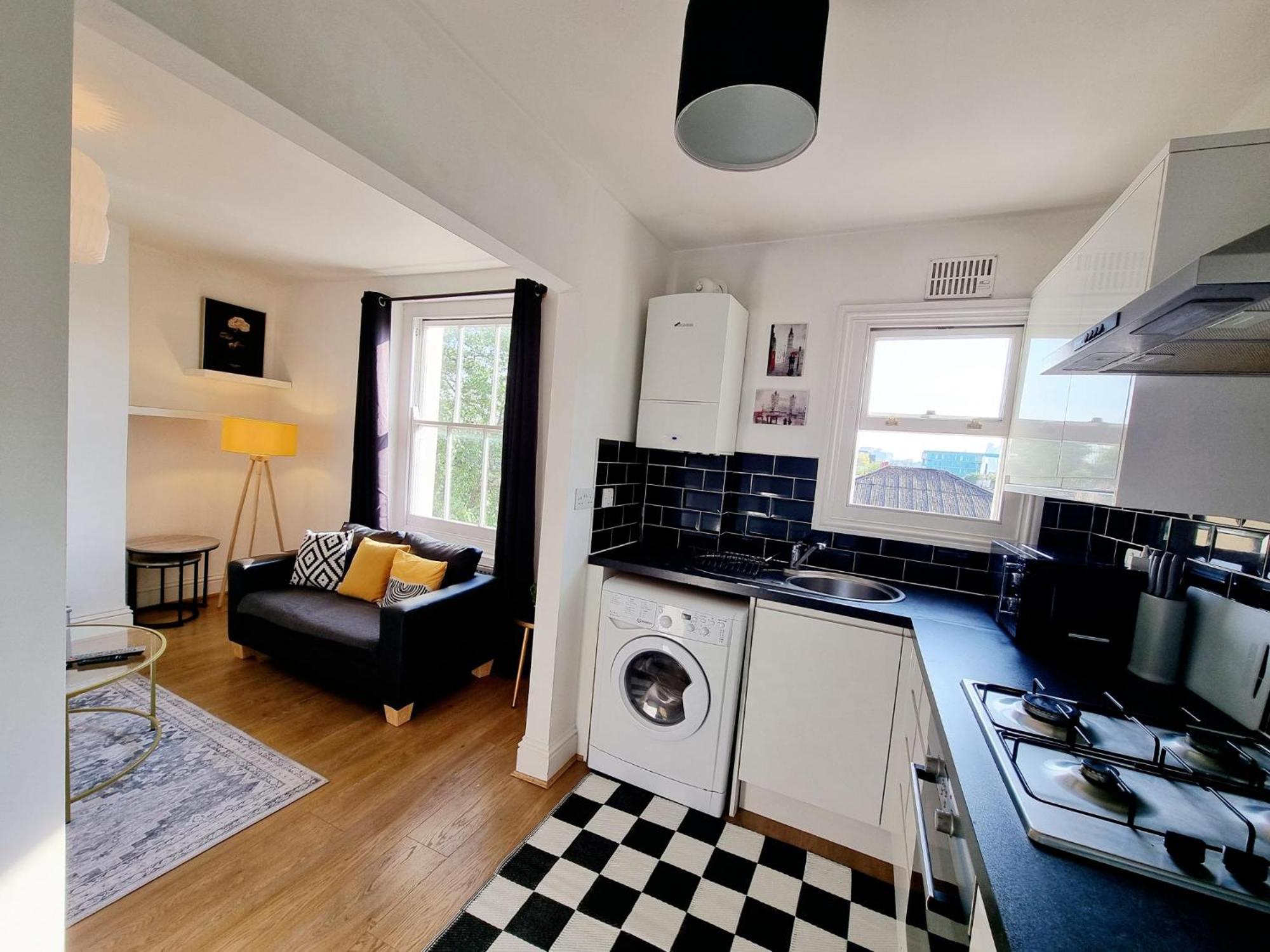Evo View - 1 Bed - Stunning Views 3 Mins Walk Mile End Station Appartement Londen