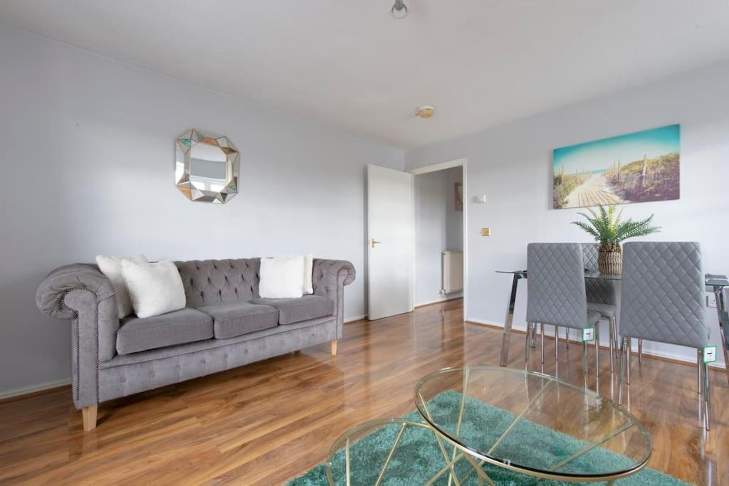 Lovely 2 Bedroom With River & View Appartement