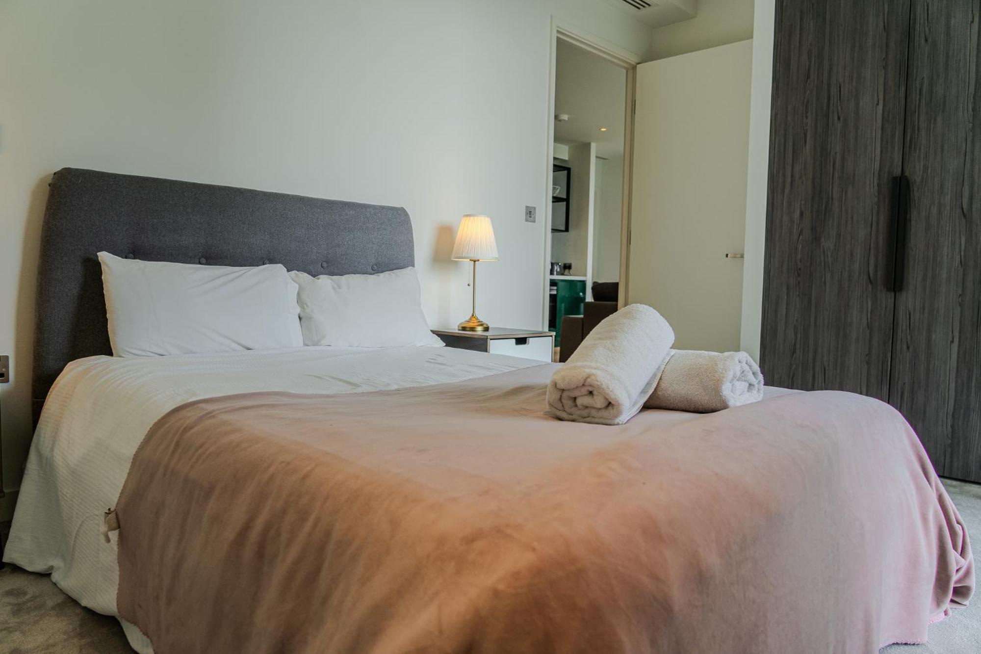 Lejlighed Luxury Balcony Apartment, Canary Wharf London