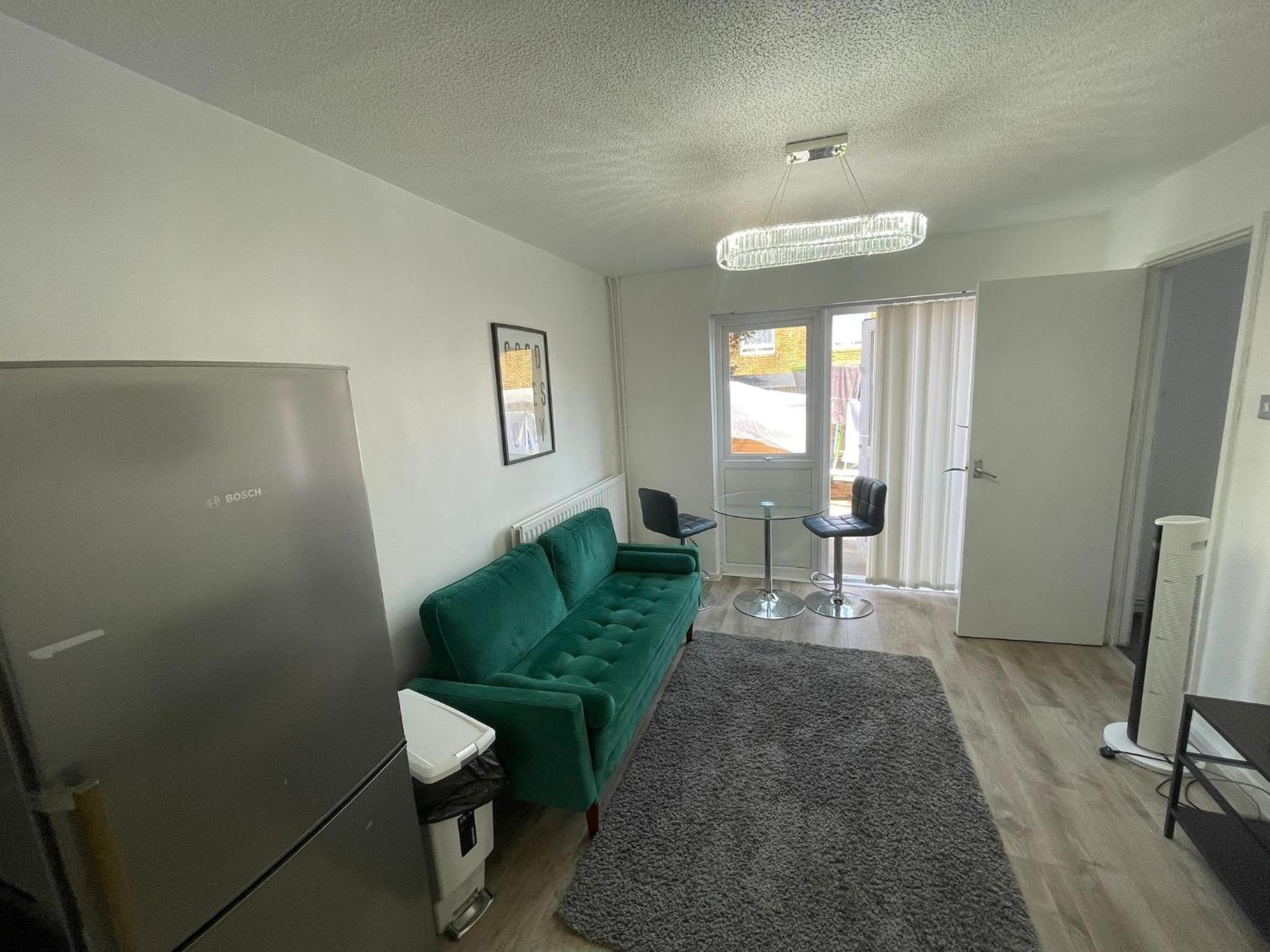Holiday home New! 4 Bedroom House With Garden And Lawn