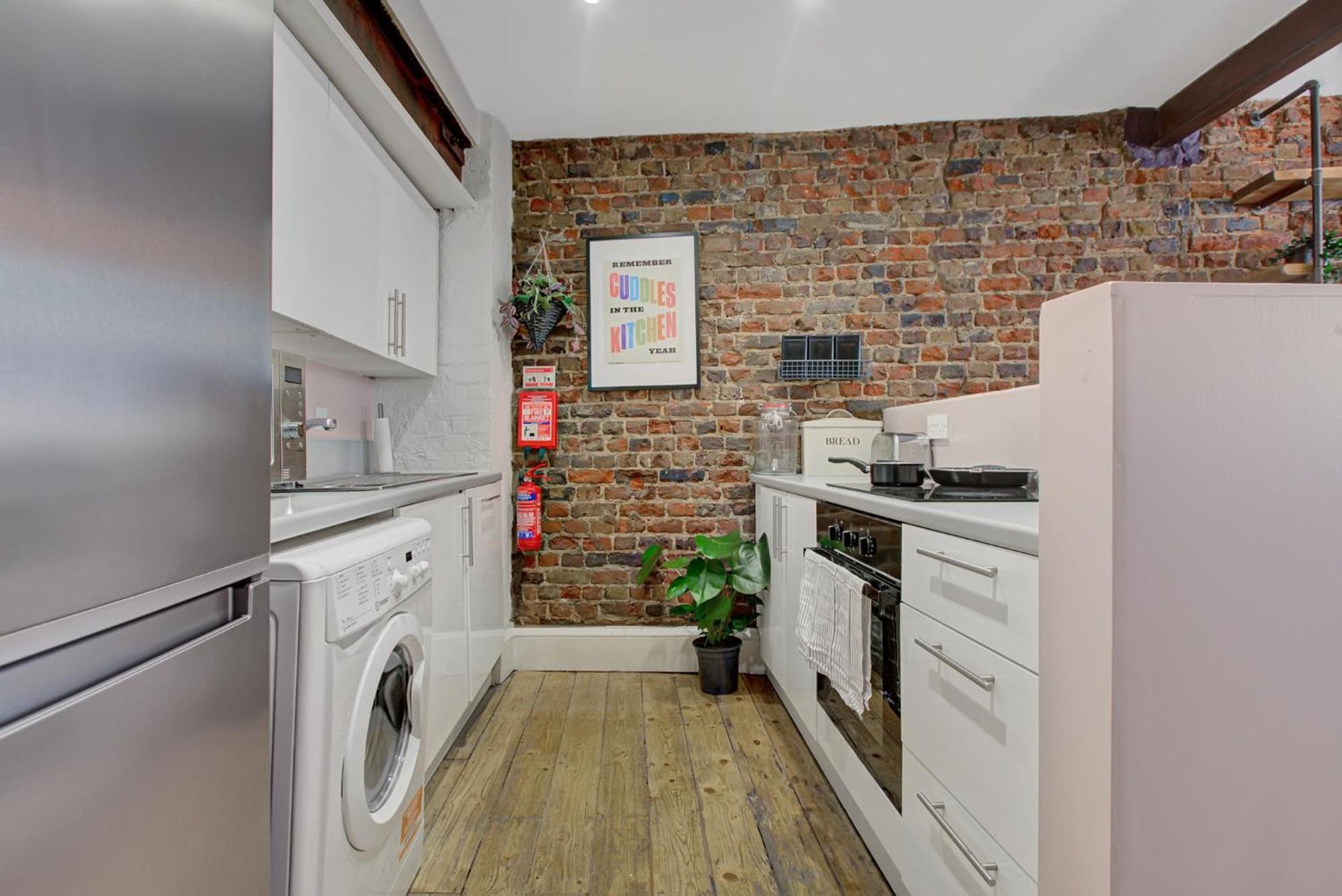 Old Street Iconic Warehouse Style 4 Bedroom 2 Bath House Prime Location Londra