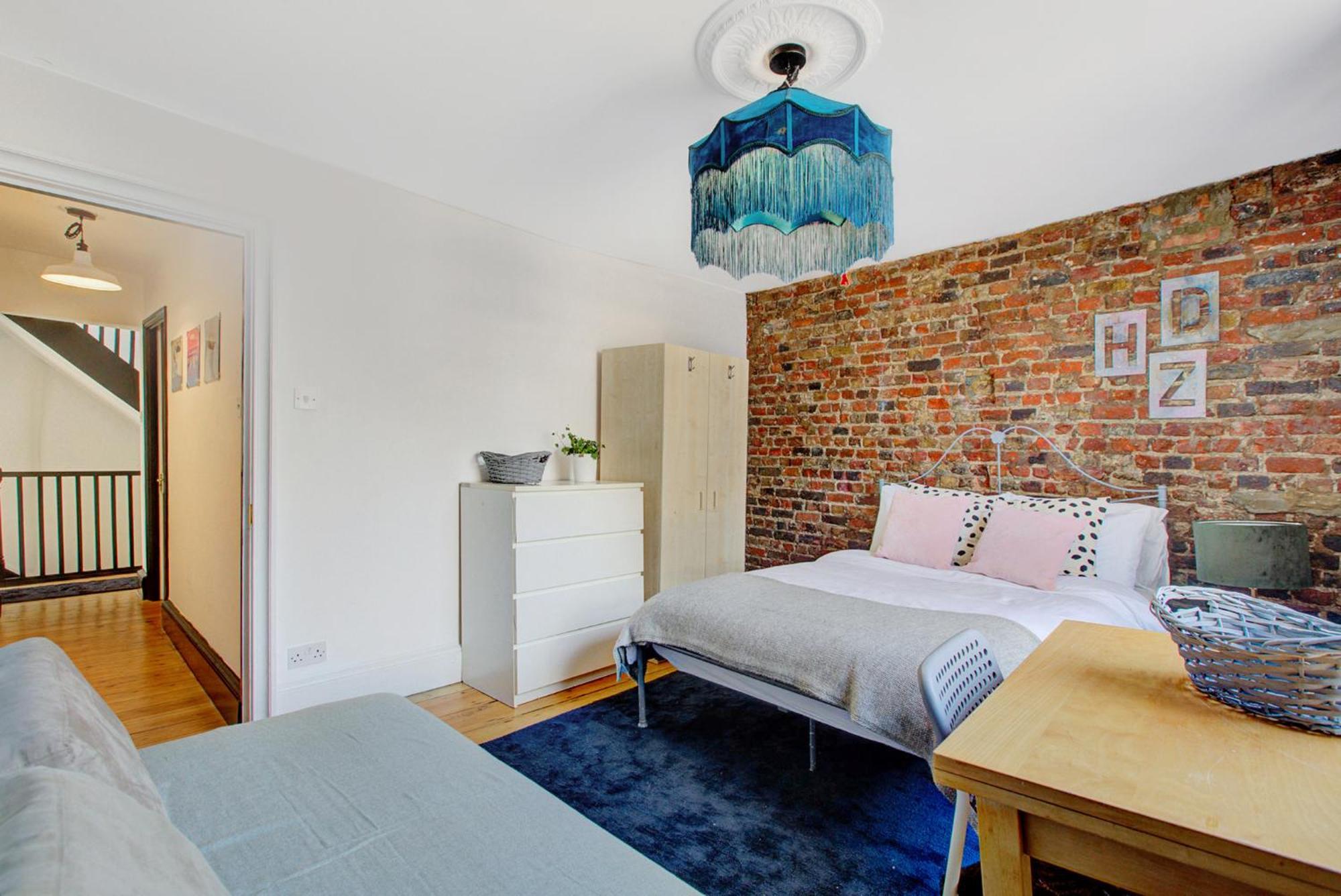 Old Street Iconic Warehouse Style 4 Bedroom 2 Bath House Prime Location Londra