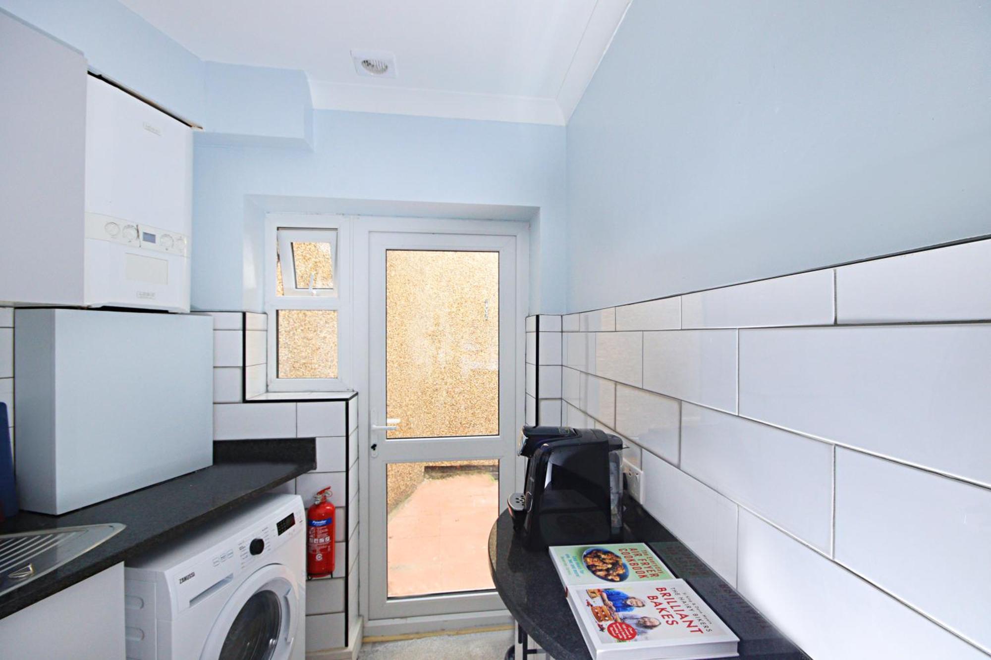 Appartement Rayan Heights Cosy 1 Bedroom Flat Sleeps 2 Perfect For Contractors Tourists Families - Free Parking Londen