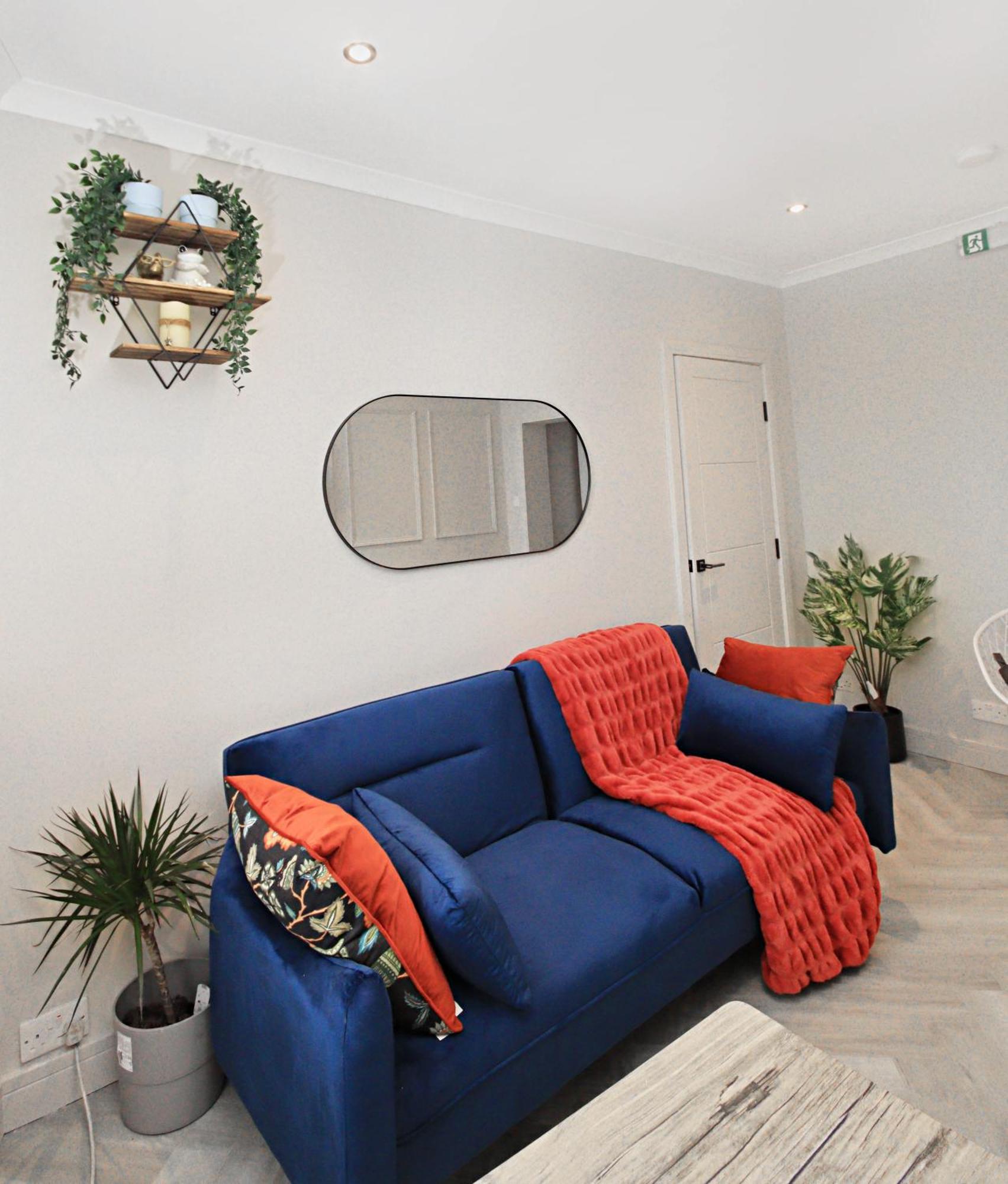Appartement Rayan Heights Cosy 1 Bedroom Flat Sleeps 2 Perfect For Contractors Tourists Families - Free Parking Londen