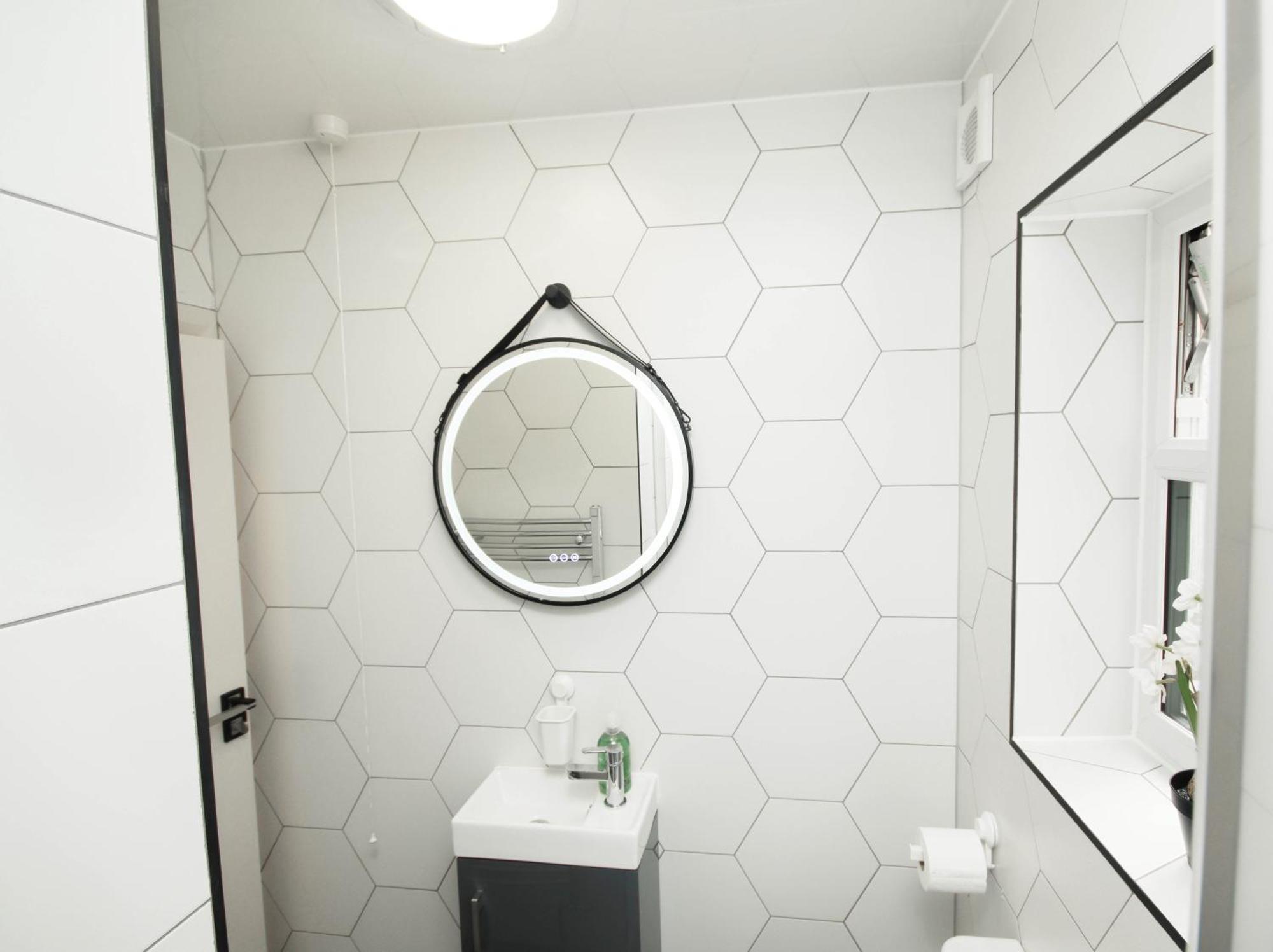 Appartement Rayan Heights Cosy 1 Bedroom Flat Sleeps 2 Perfect For Contractors Tourists Families - Free Parking Londen