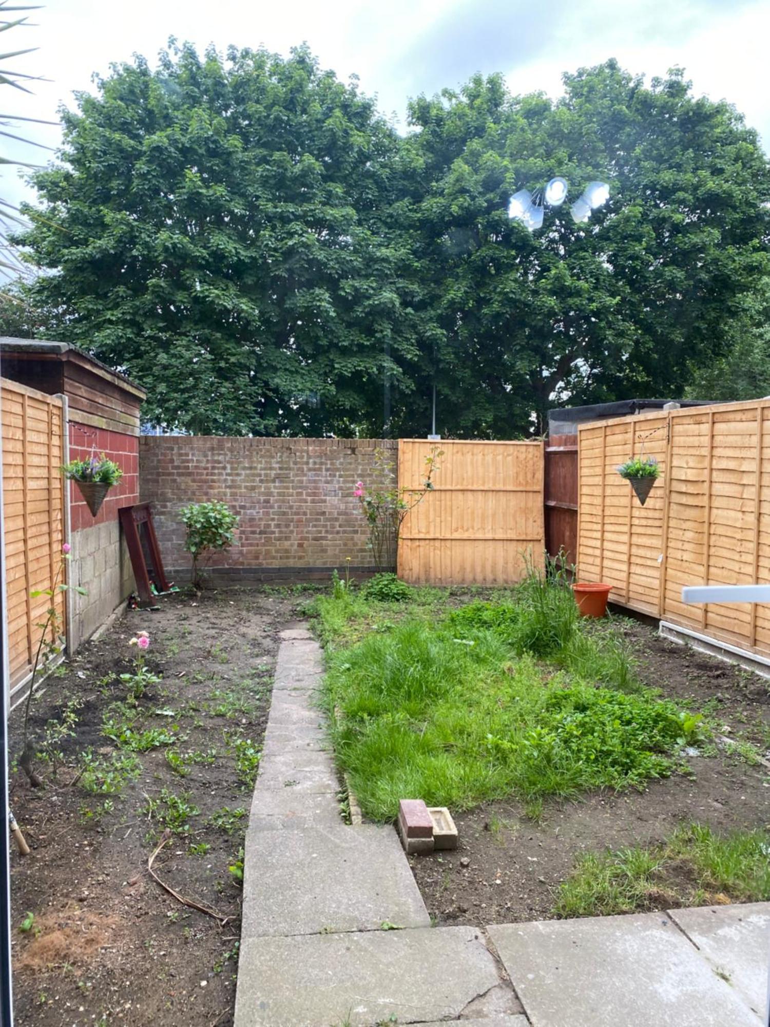 Apartment Luxury 3 Bedroom Flat With Garden *