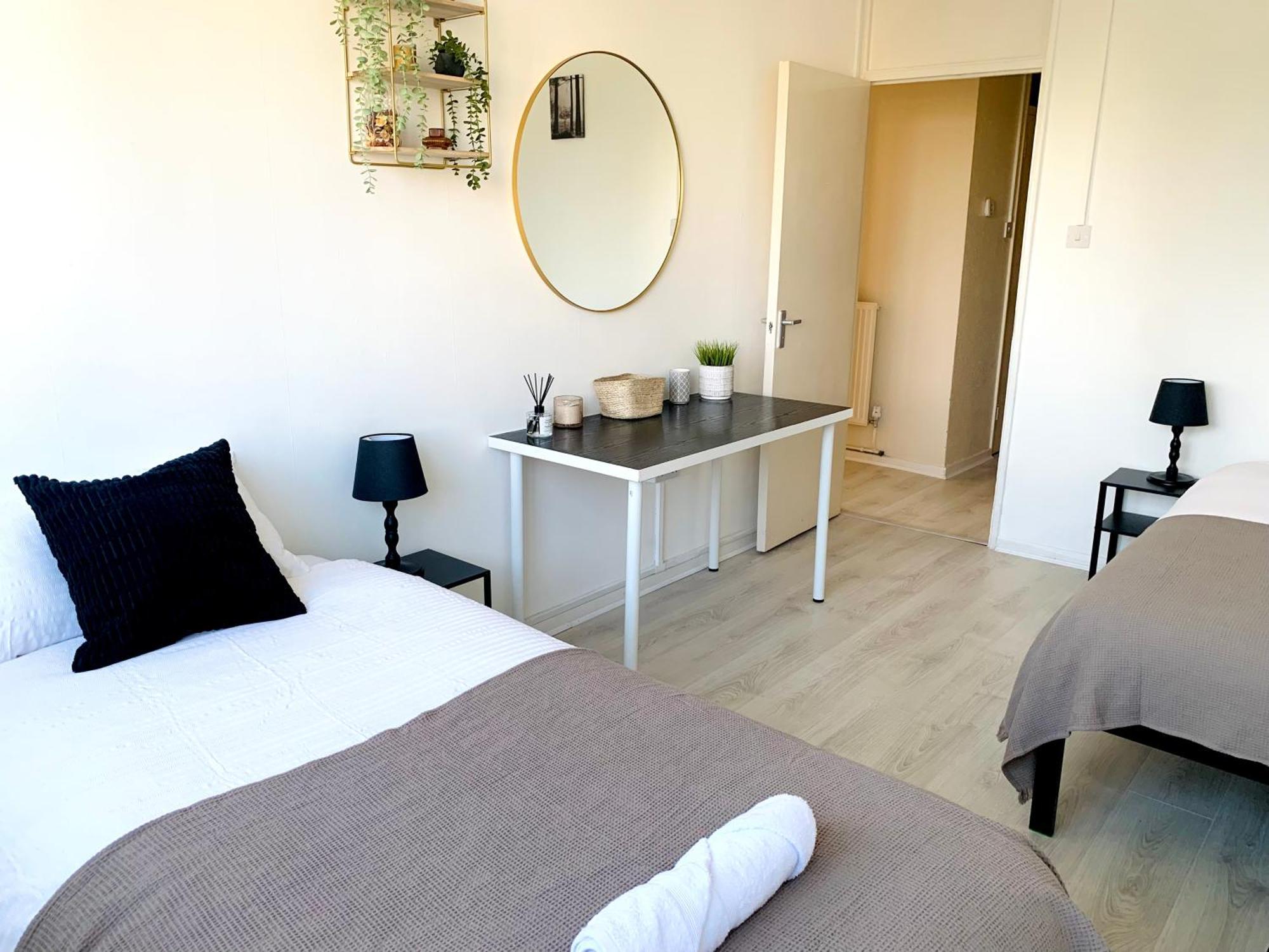 Lägenhet Poplar - Sleep 4-5 - Ideal For Business Travellers & Contractors - Near Canary Wharf And Dlr Station - Parking Tickets Available On Request