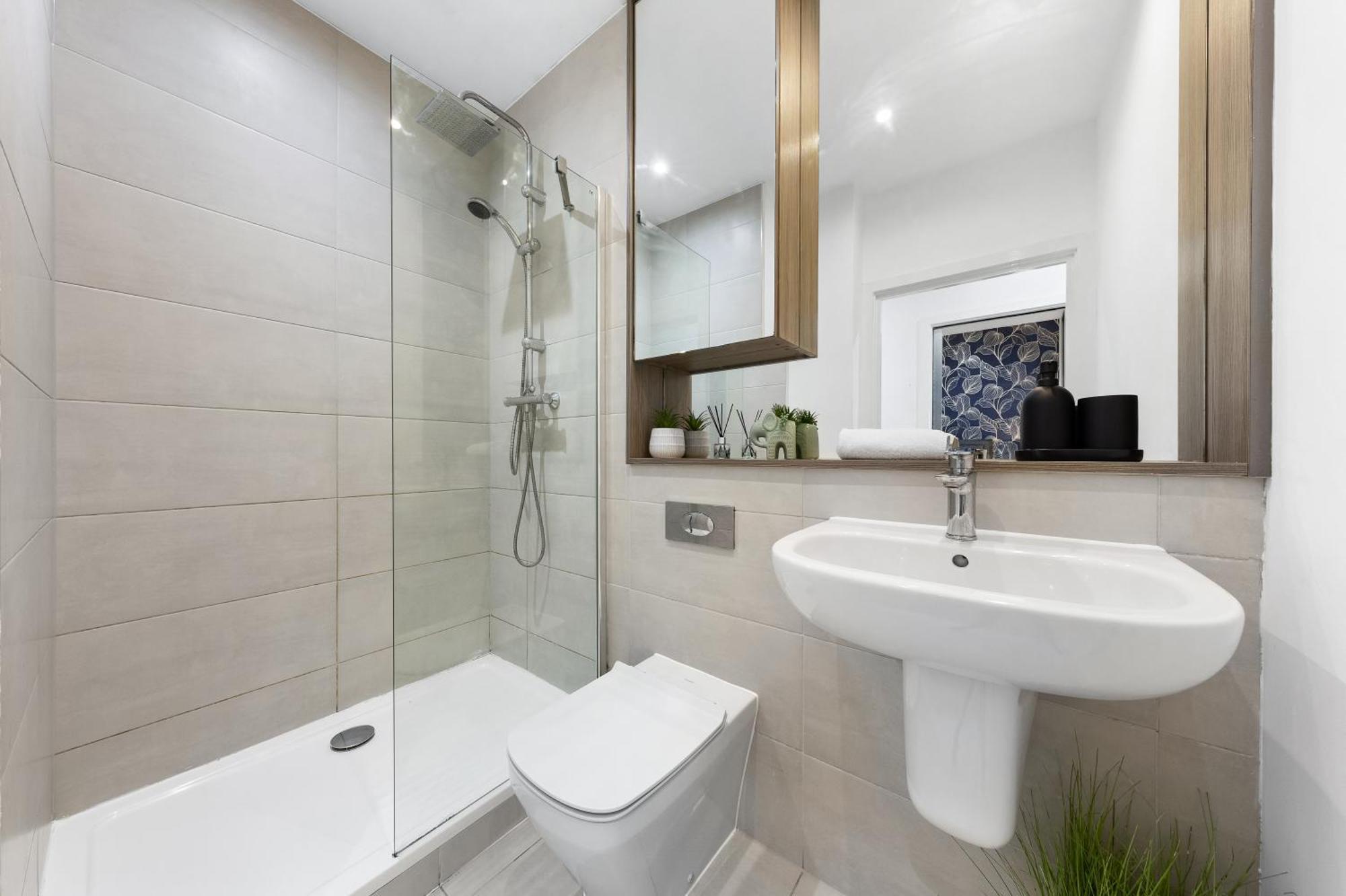 Modern One Bedroom Flat - Sleeps 5 -near Heathrow - Ub3 Apartment